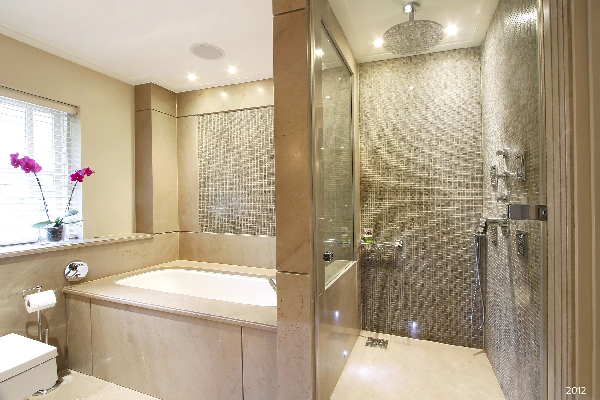 Ellington-Lodge---Bath-shower.jpg