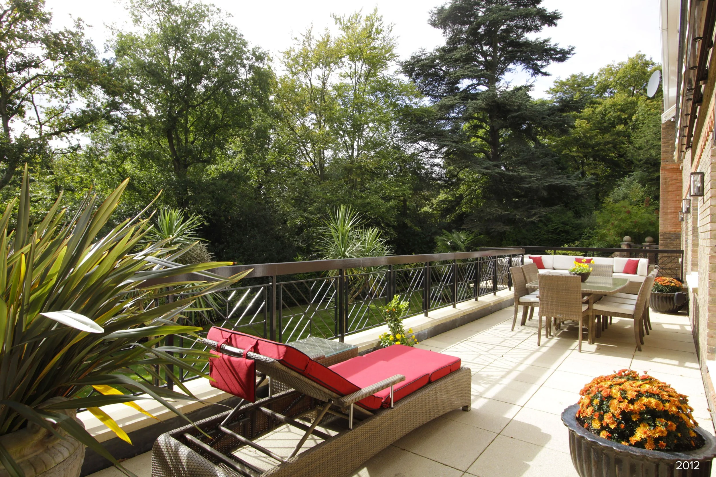 Ellington-Lodge---Terrace.jpg