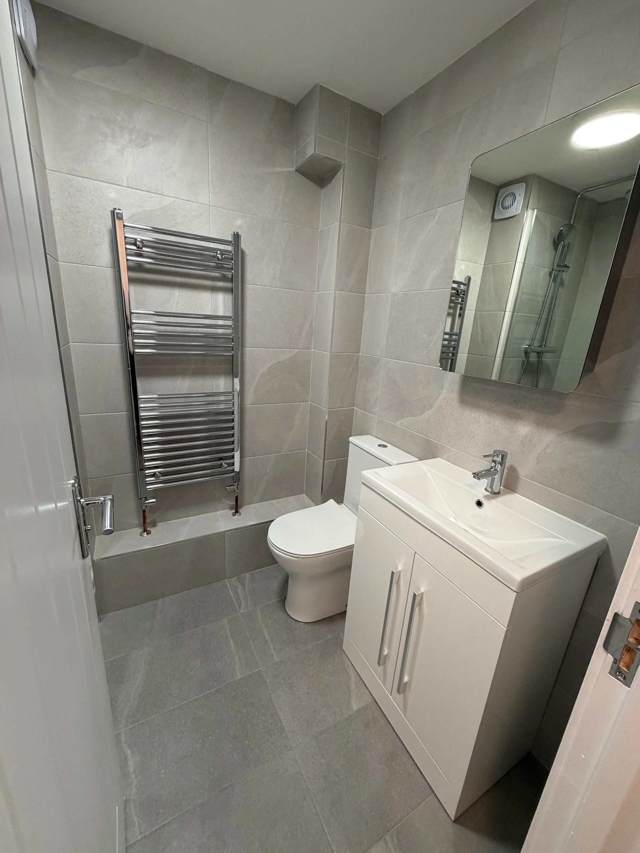 SHOWER ROOM ANGLE 1.jpg