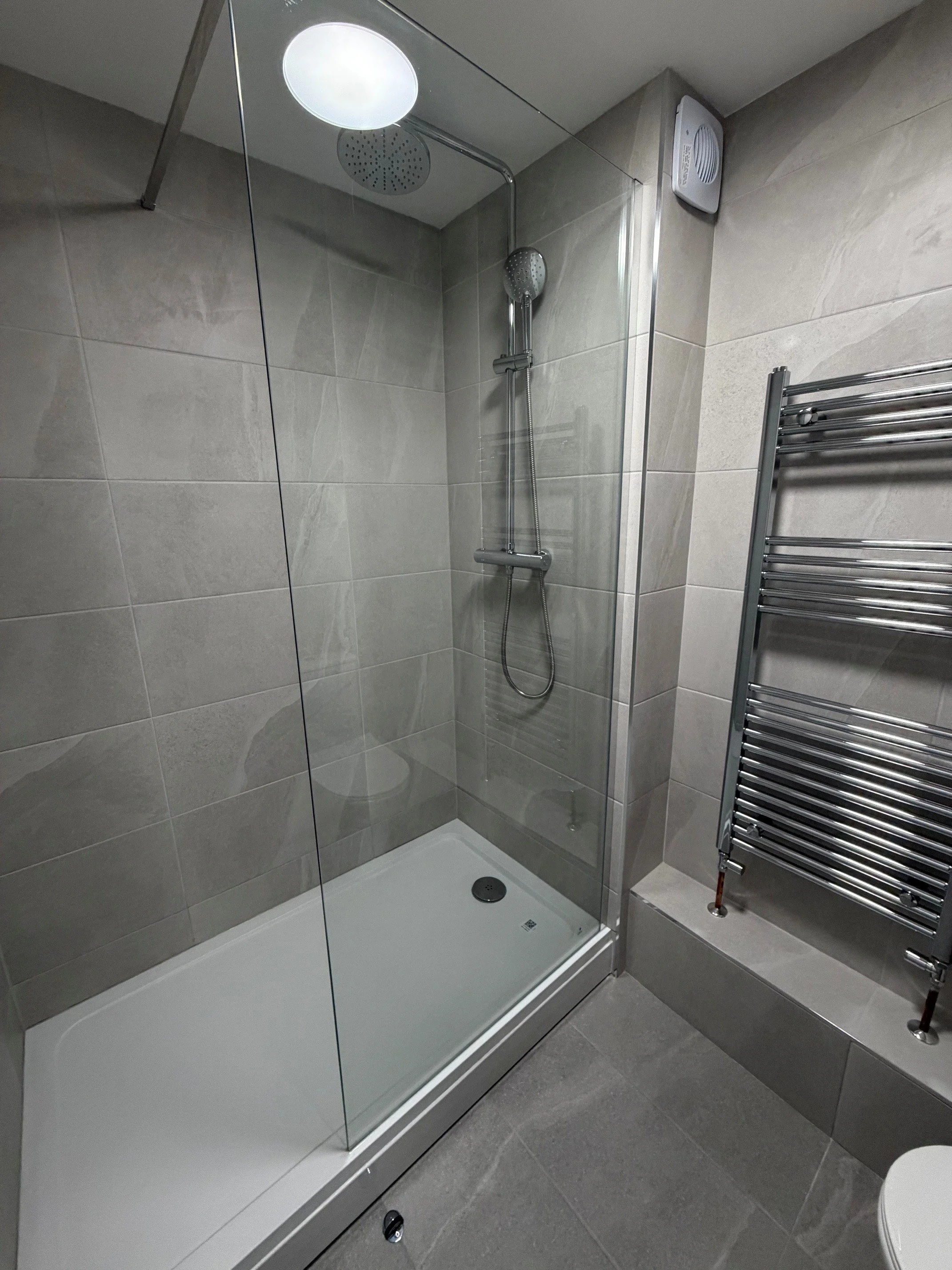SHOWER ROOM ANGLE 2.jpg