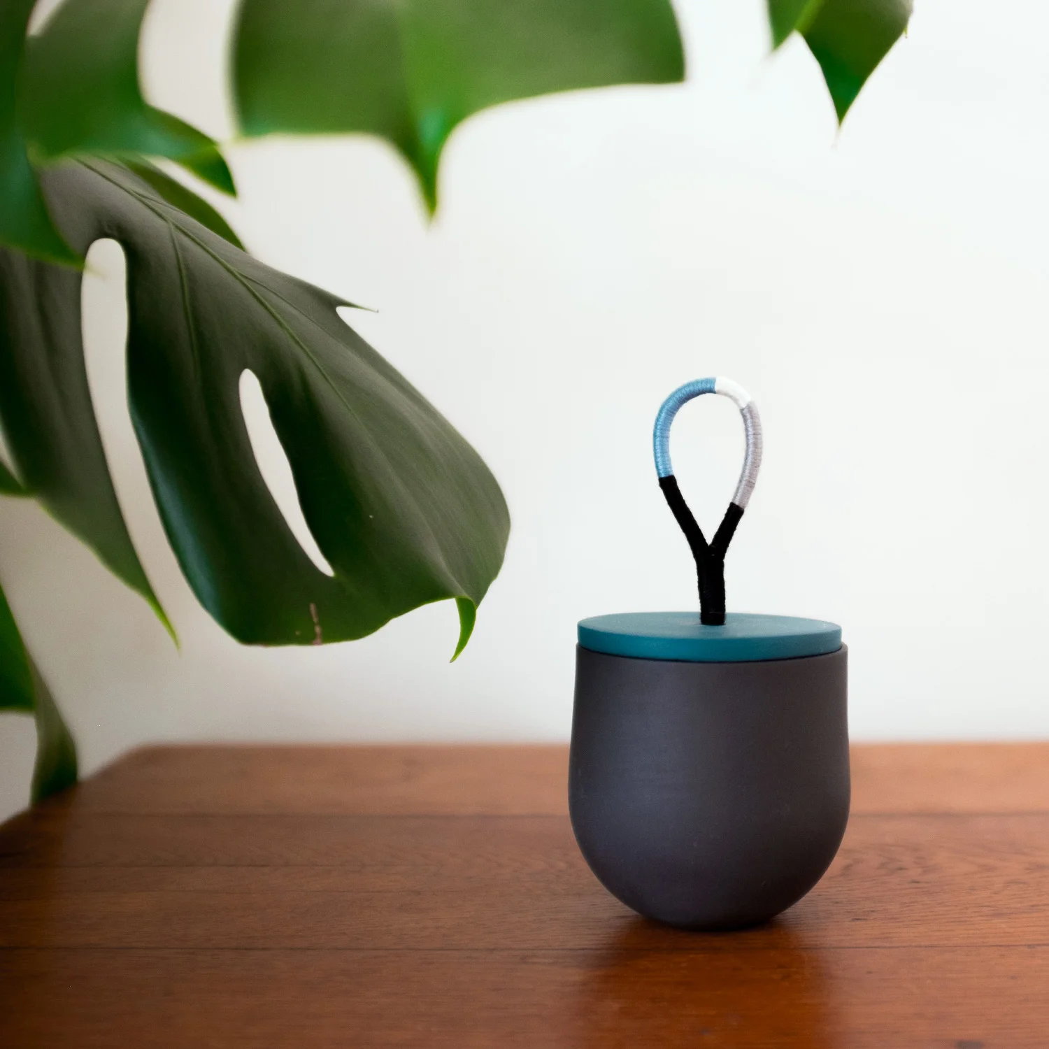jar-black-lagoon-lifestyle.jpg