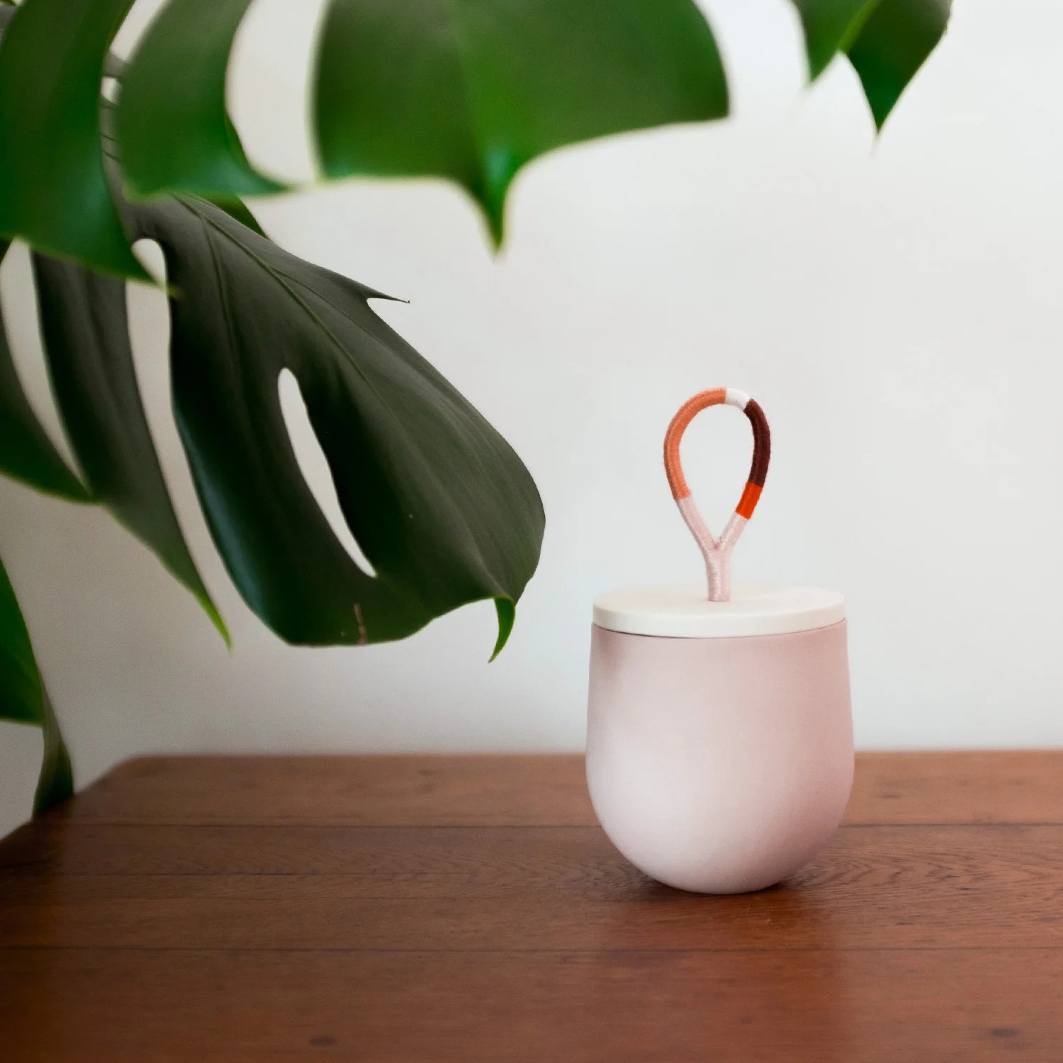 jar-blossom-white-lifestyle.jpg