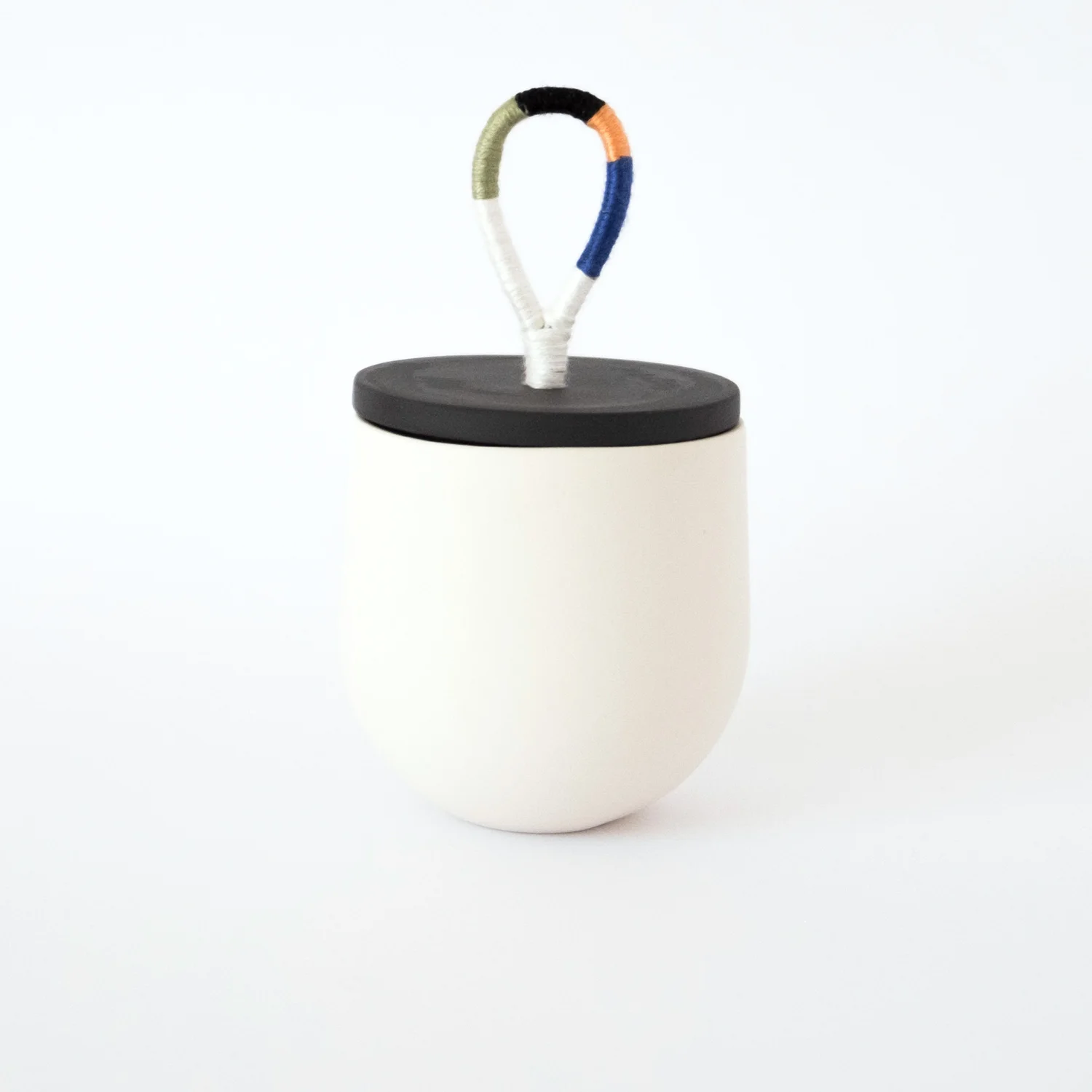 jar-white-black.jpg