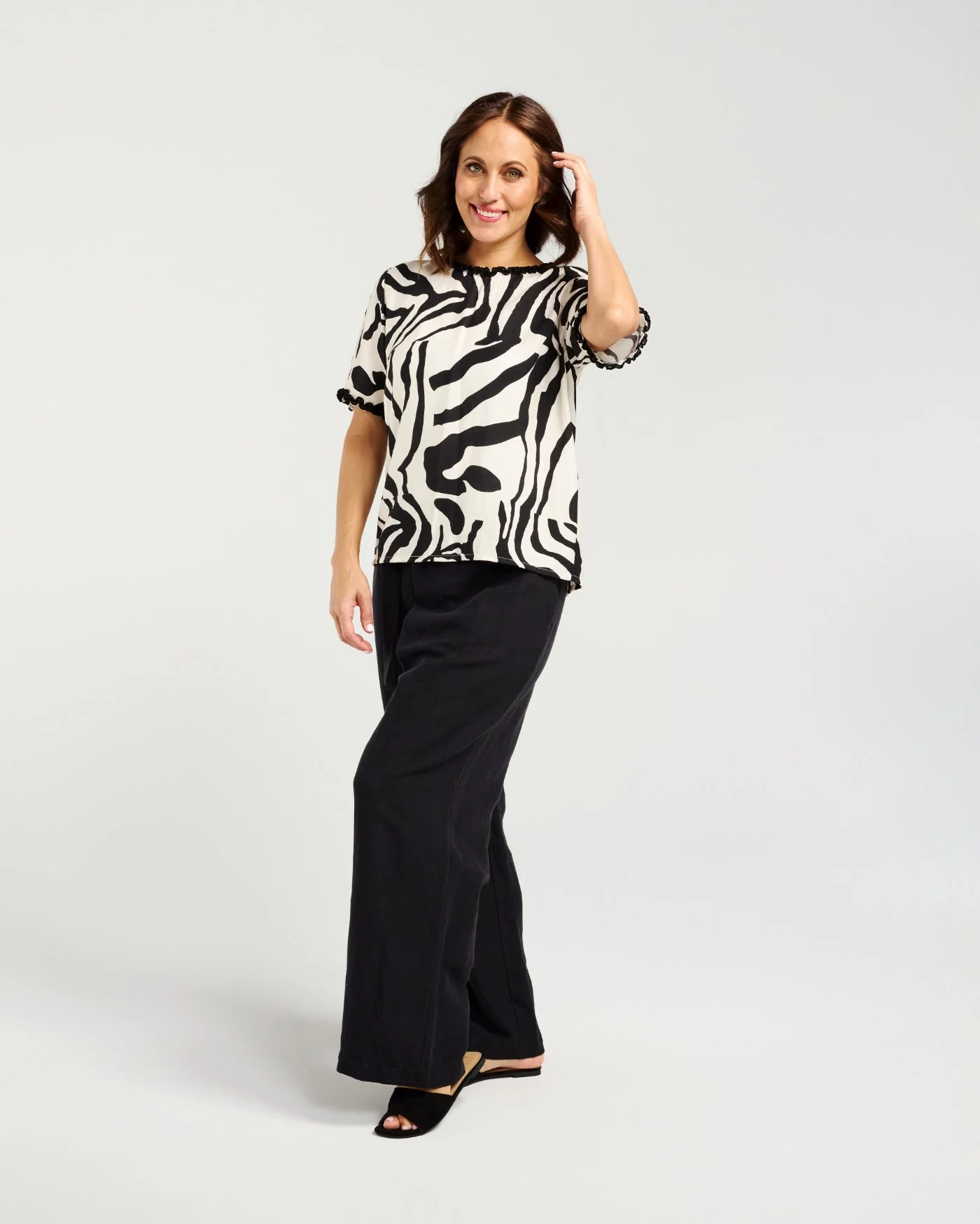 Z5026-1 Iris Top Black Ripple (4).jpg