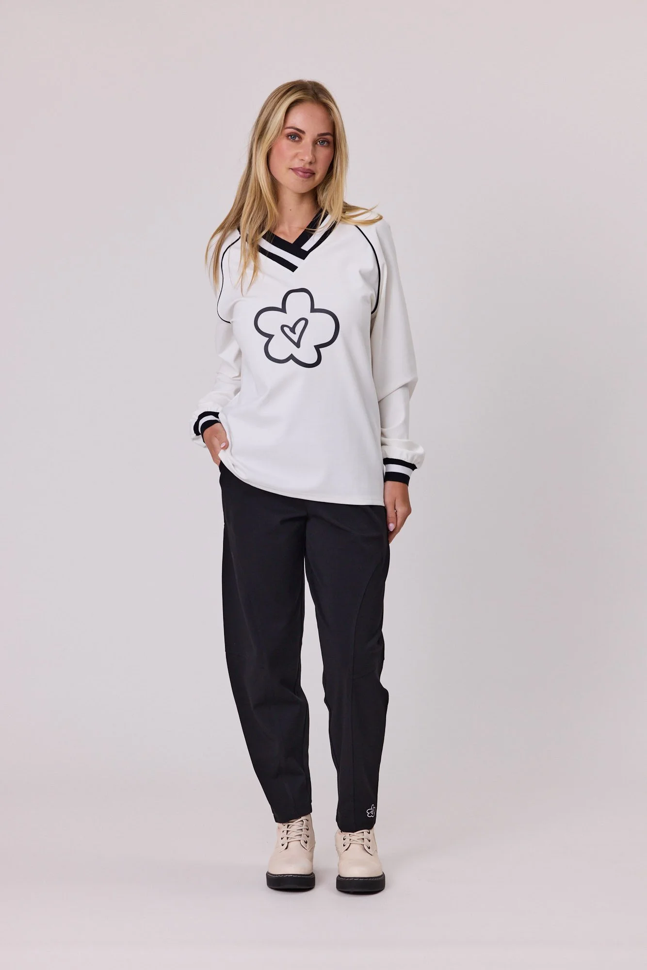 Classified Daisy V Neck Sweat