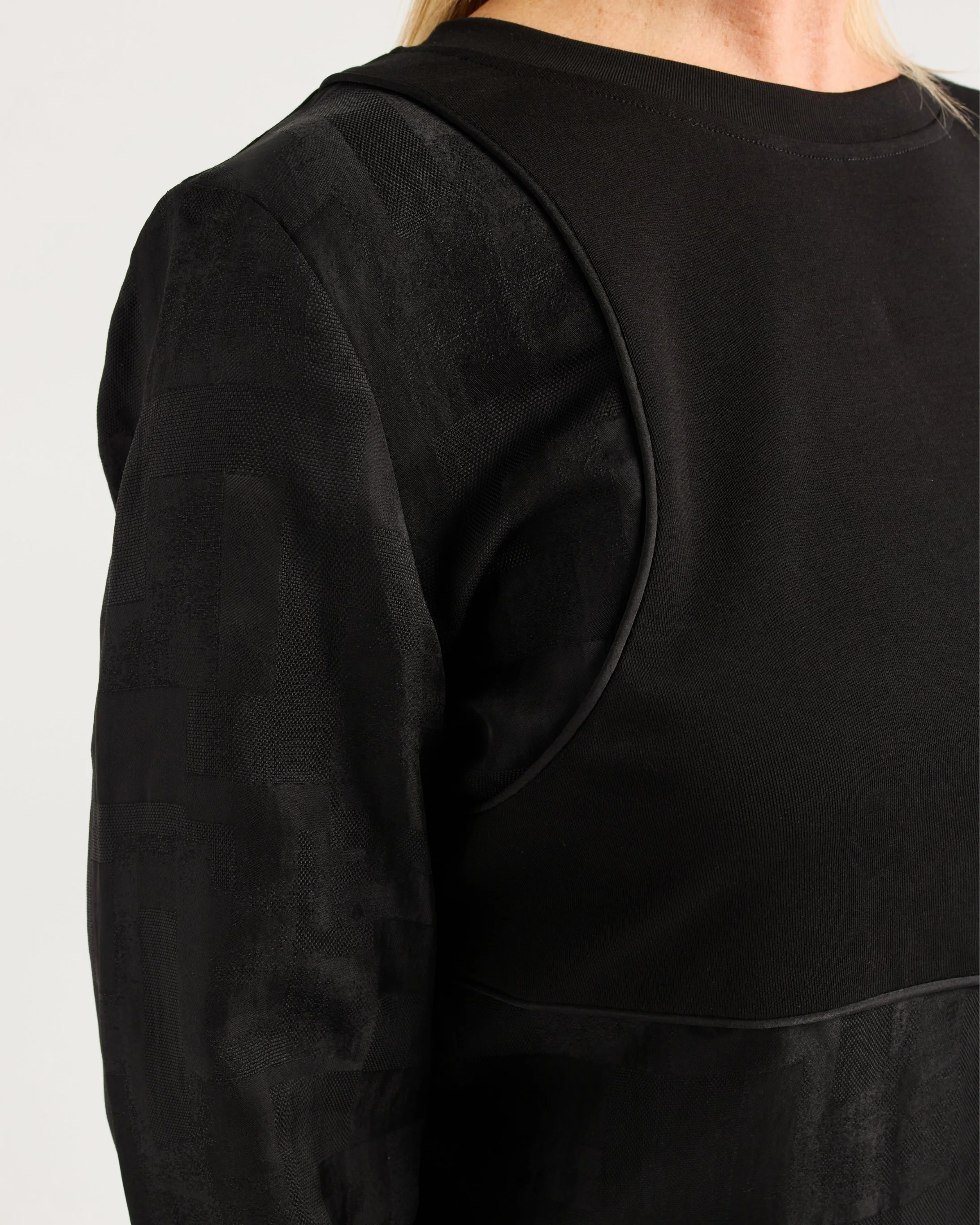 Z4078B Avalon Jumper Black (2).jpg