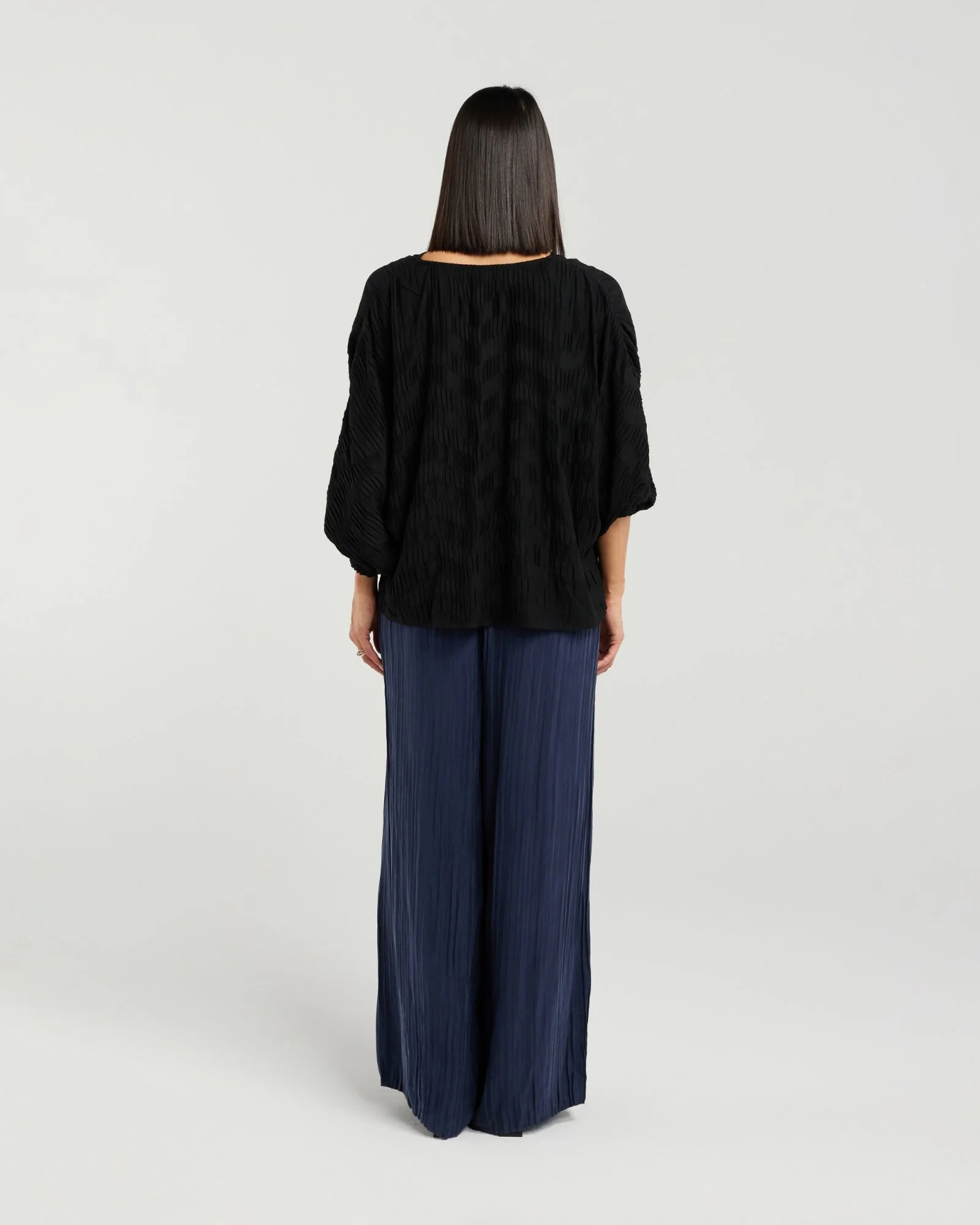 EA1006B Aura Top Noir Pleat (8).jpg