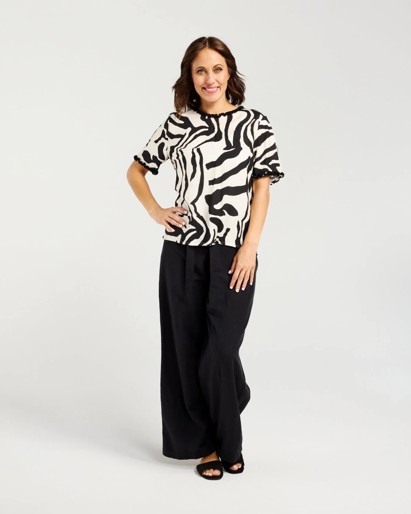 Z5026-1 Iris Top Black Ripple (3).jpg