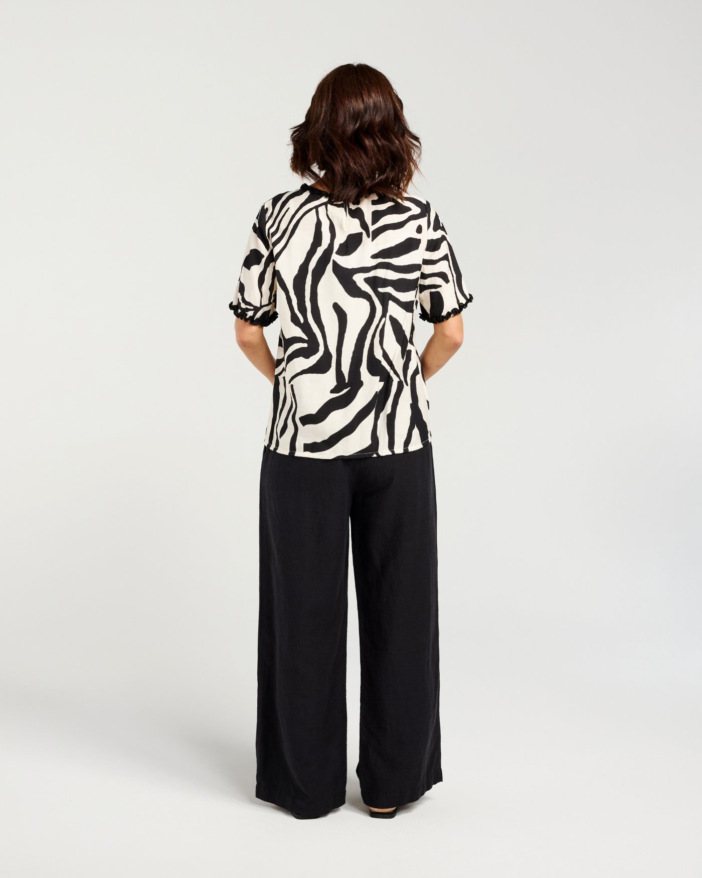 Z5026-1 Iris Top Black Ripple (1).jpg