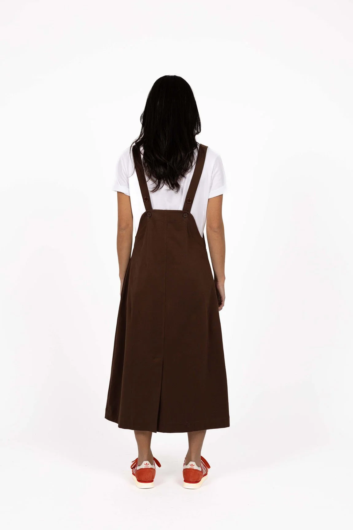 HW26109 - T-SHIRT PINAFORE - CHOC BACK.jpg