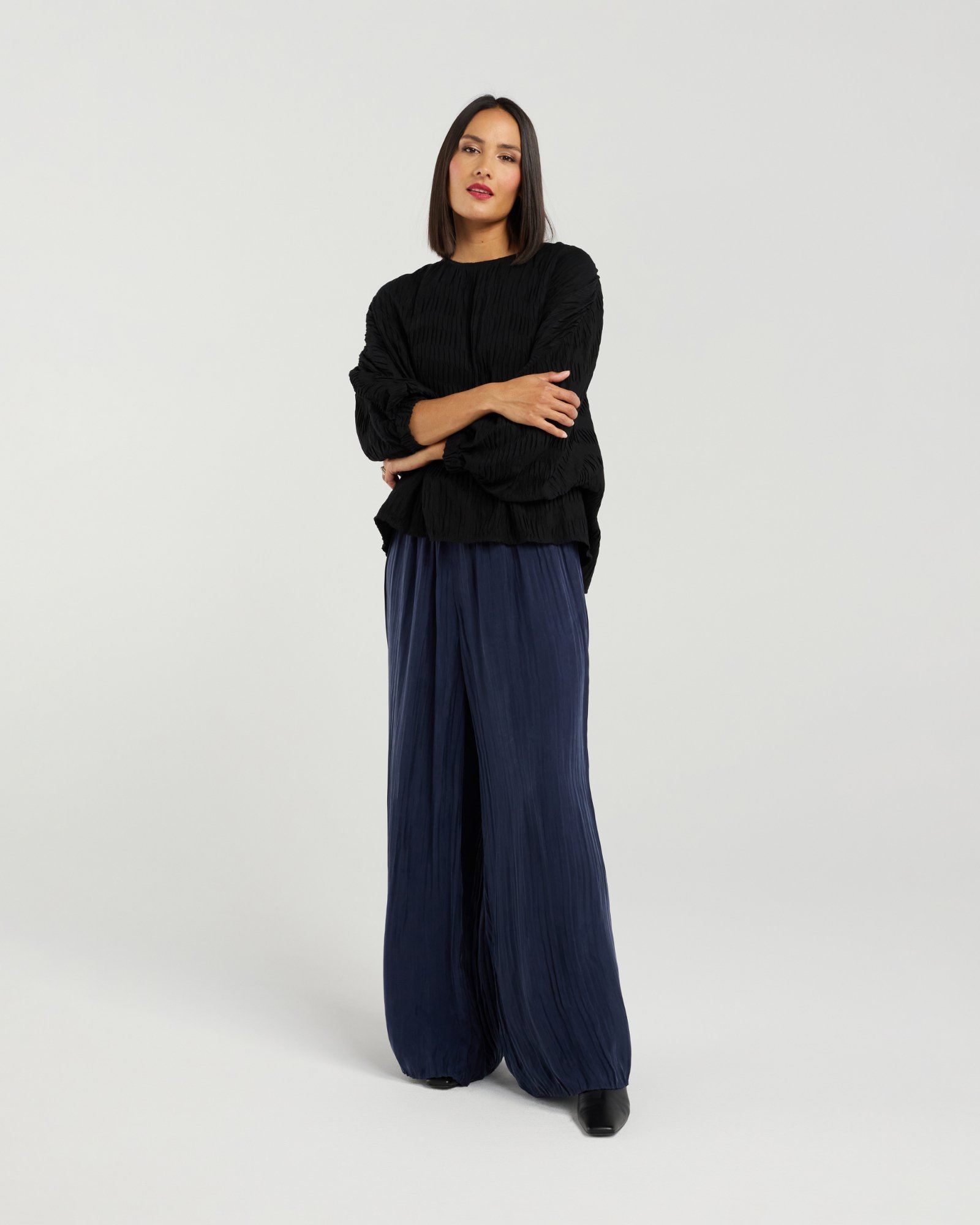 EA1006B Aura Top Noir Pleat (3).jpg