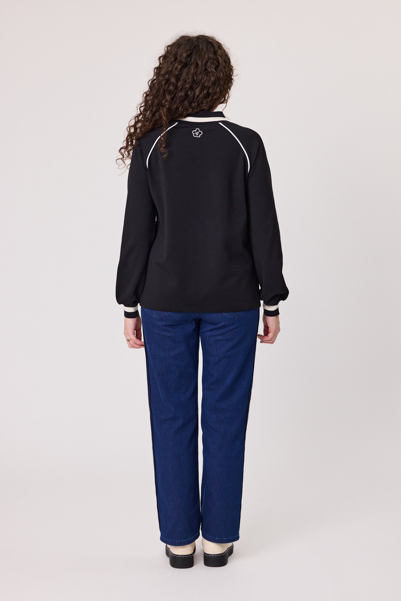 Classified Daisy V Neck Sweat