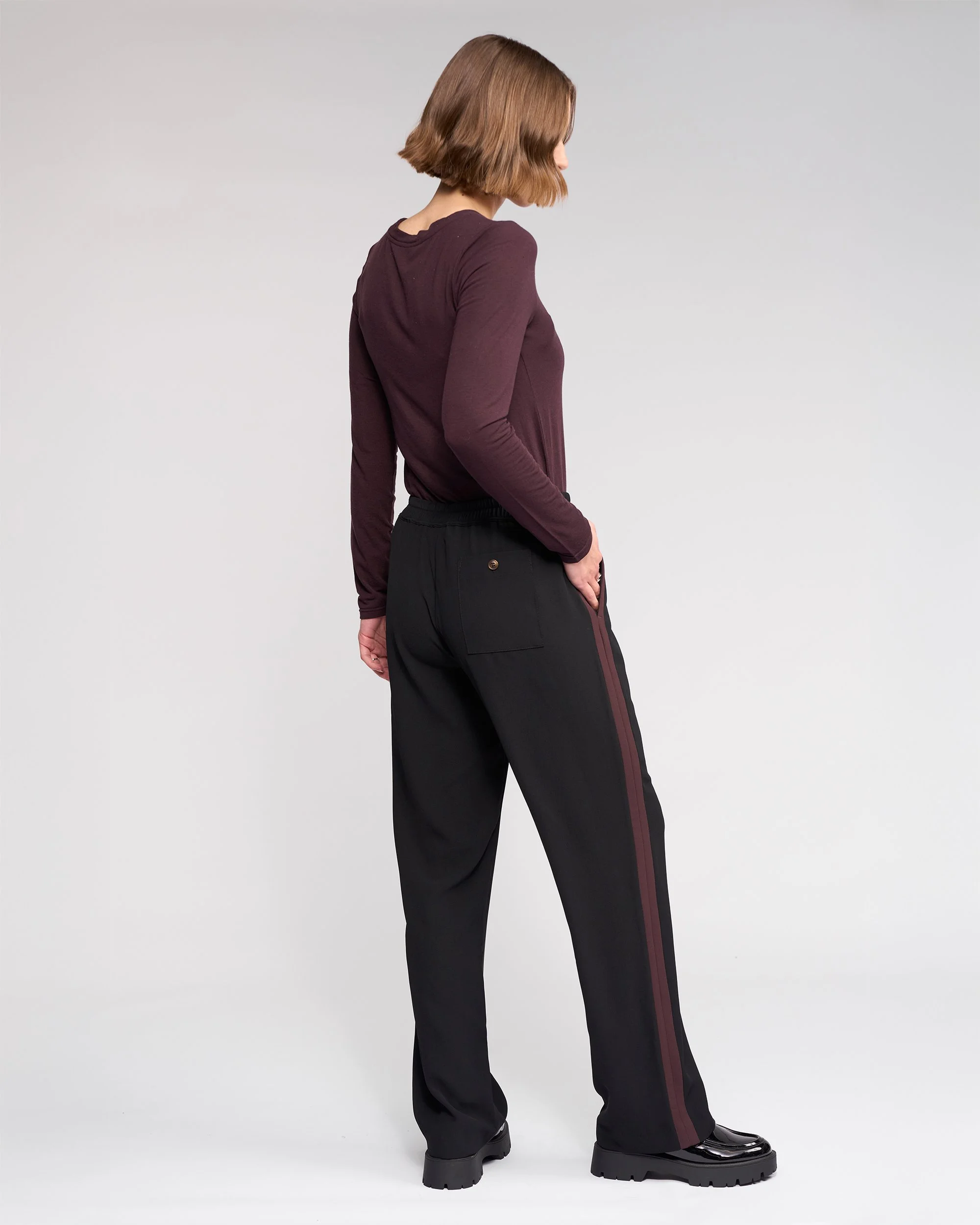 knewe-k7060-bowie-pant-black-raisin-(3).jpg
