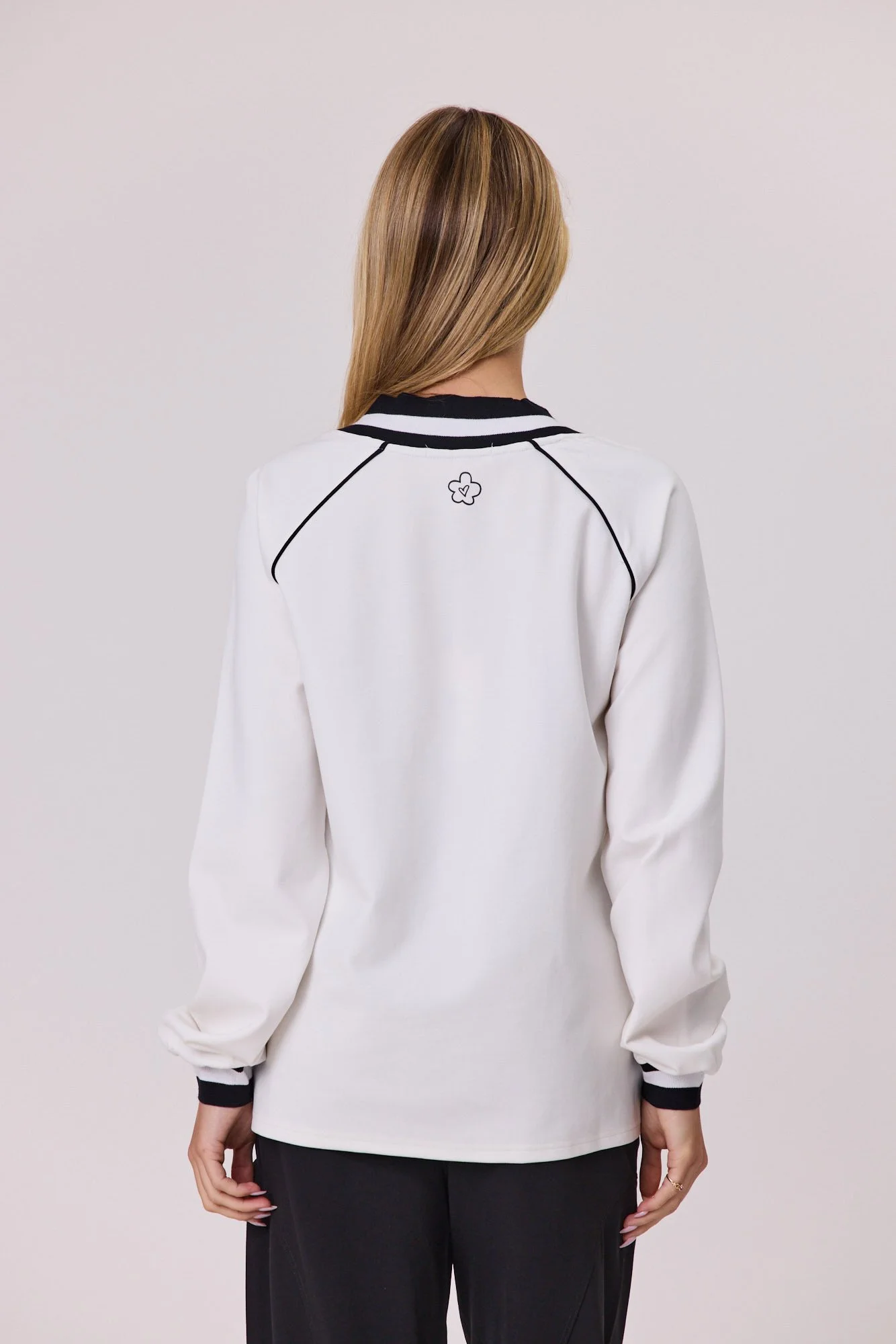 Classified Daisy V Neck Sweat