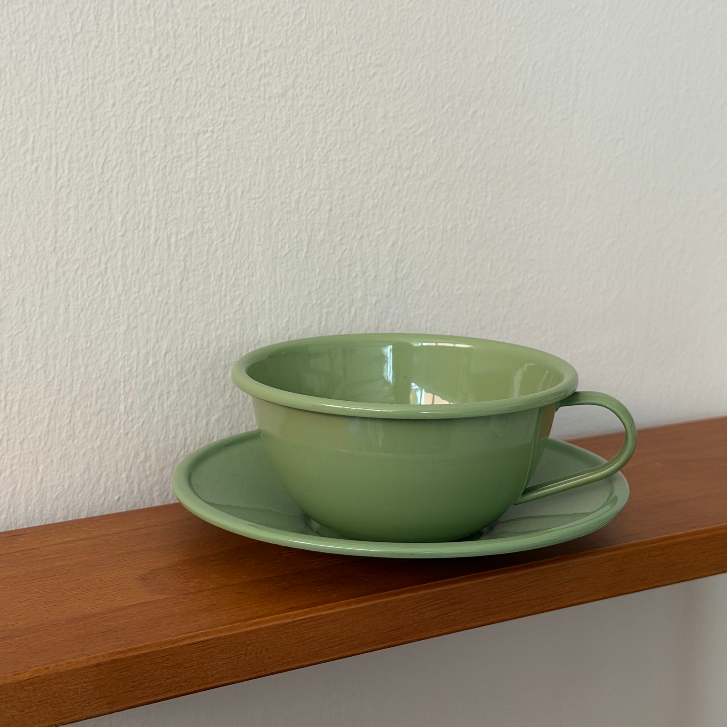 EC_Enamel Green Teacups_02.png