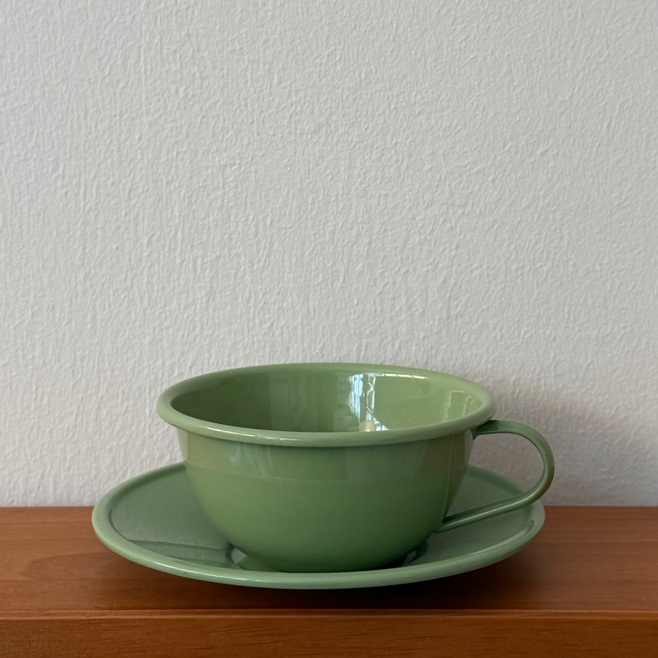 EC_Enamel Green Teacups_01.png