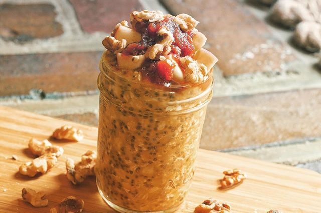 Have you made my Pumpkin Apple Spice Overnight Oats? 🍂It&rsquo;s officially the season for all things 🎃 and 🍎! This is the perfect easy + healthy breakfast for busy mornings - prep for 10 minutes the night before and you&rsquo;re all set for a smo