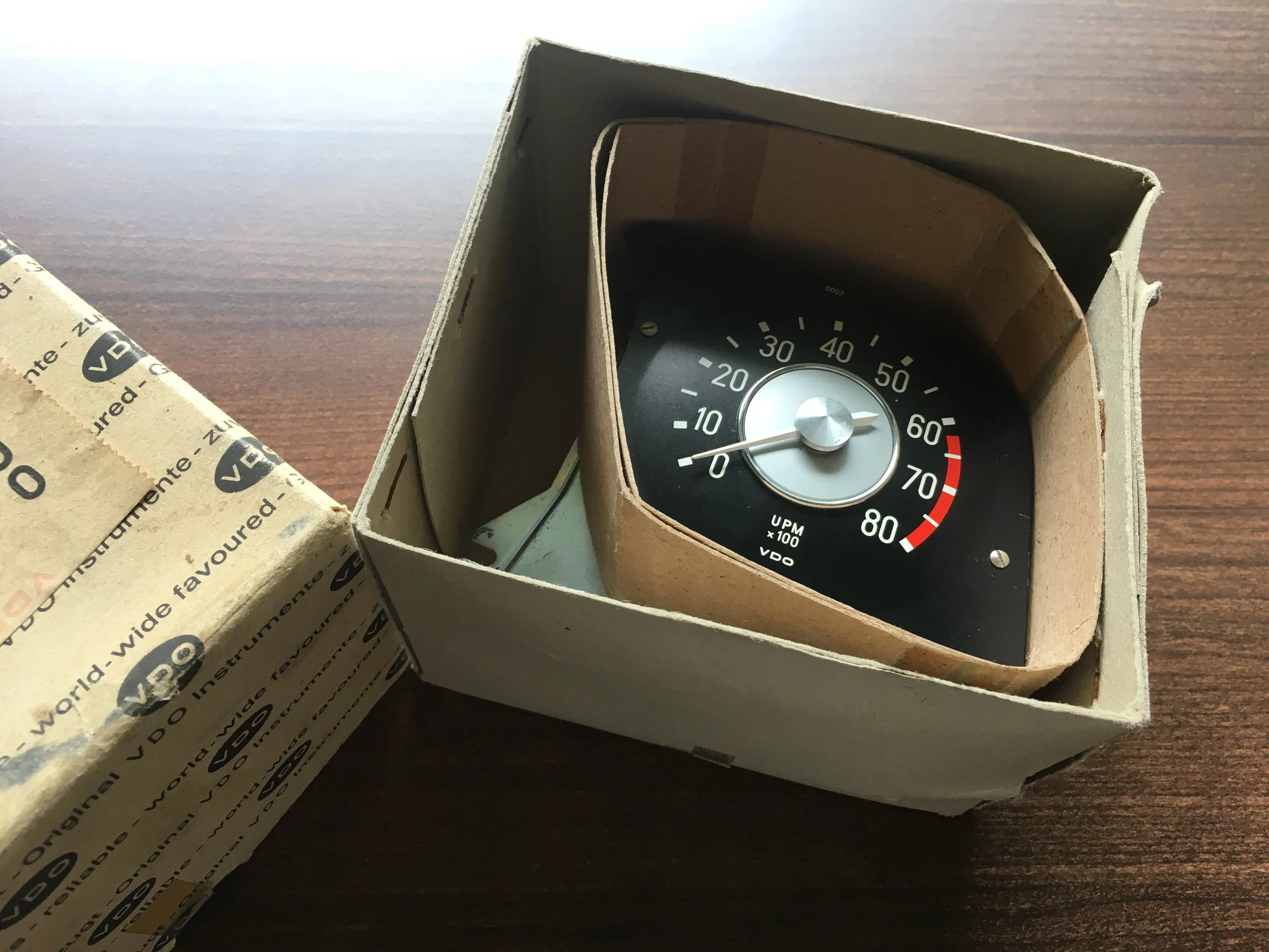 6V 1600 Tach in box.JPG