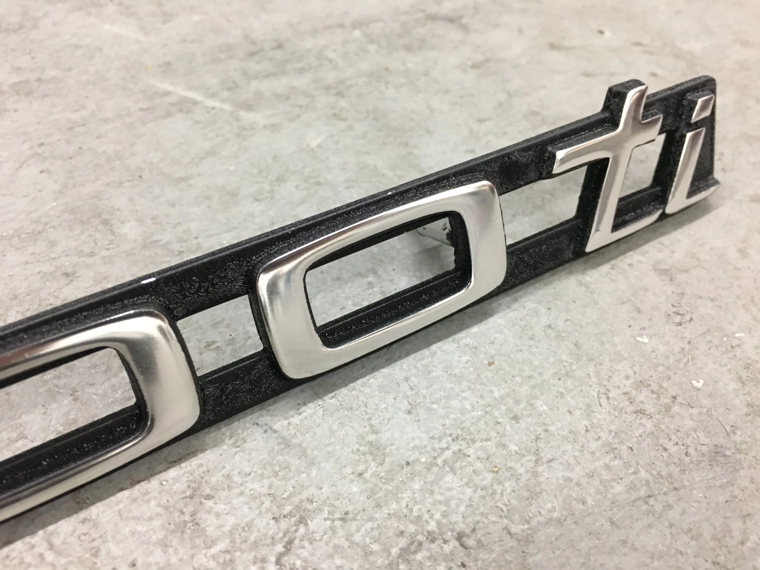 BMW 1600ti Front Grille Badge (9.5/10 condition)