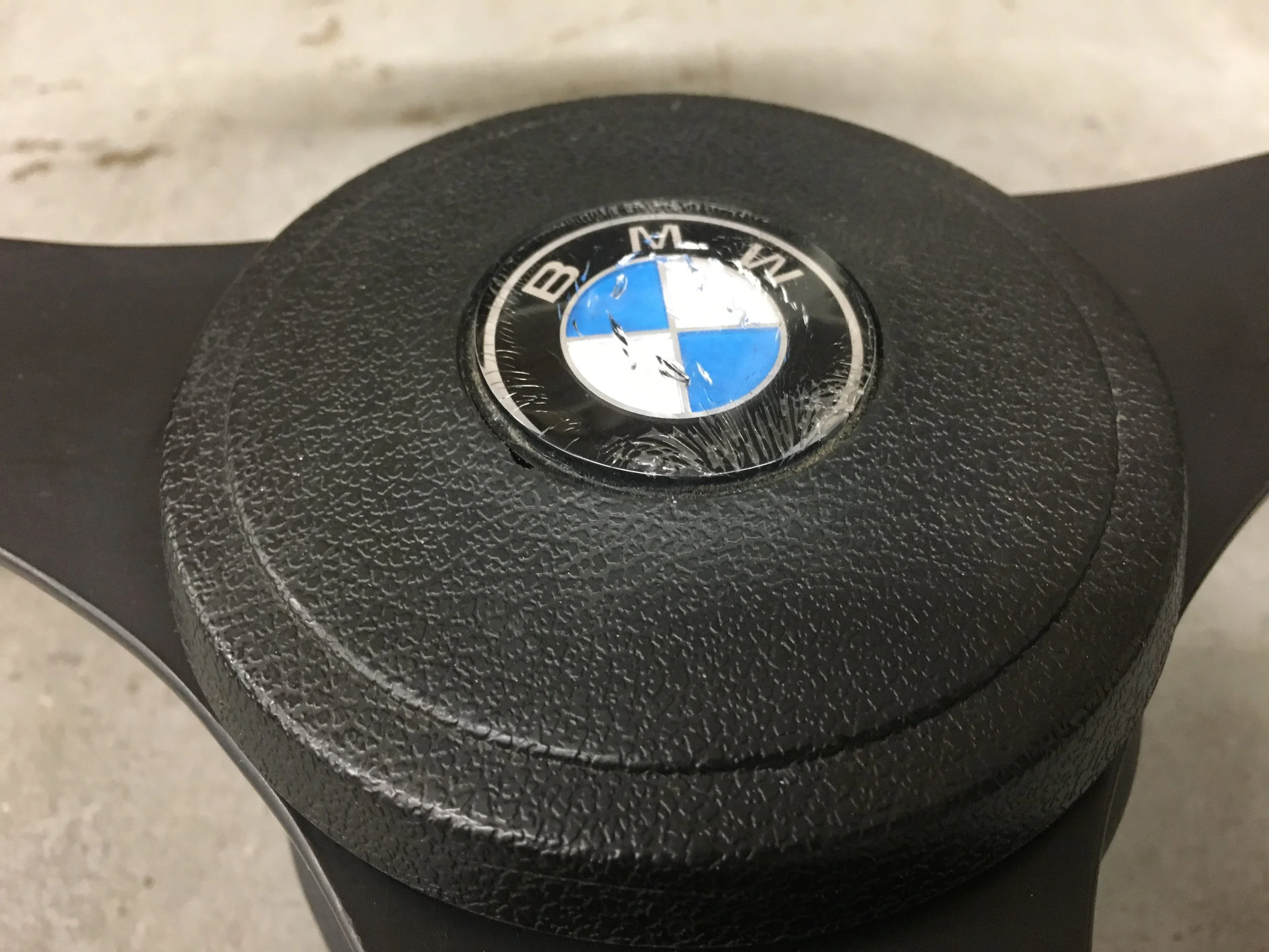 E21 Turbo Sport Wheel horn button.JPG