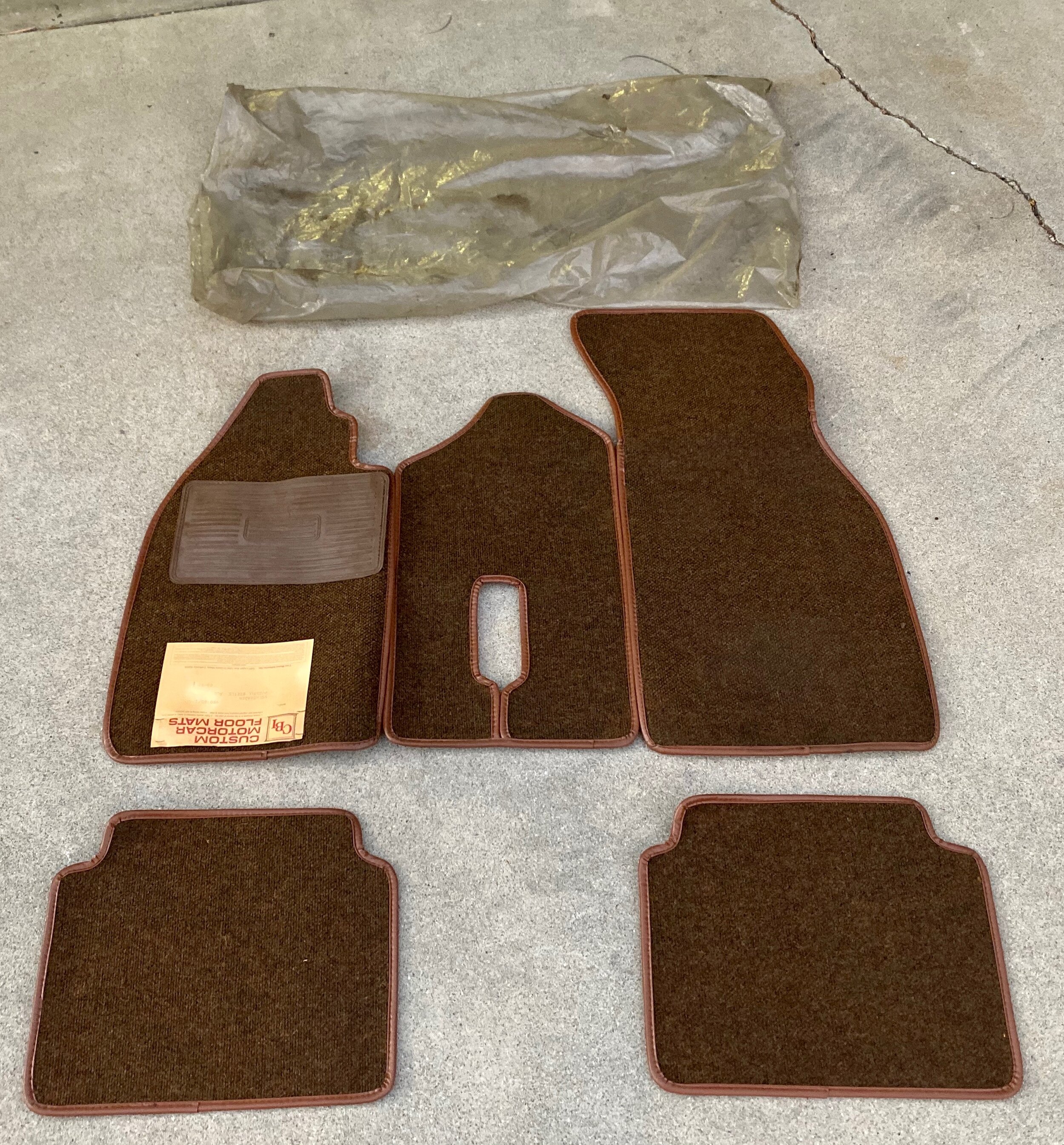 1965-67 VW Bug/Beetle floor mats, brown (NOS)