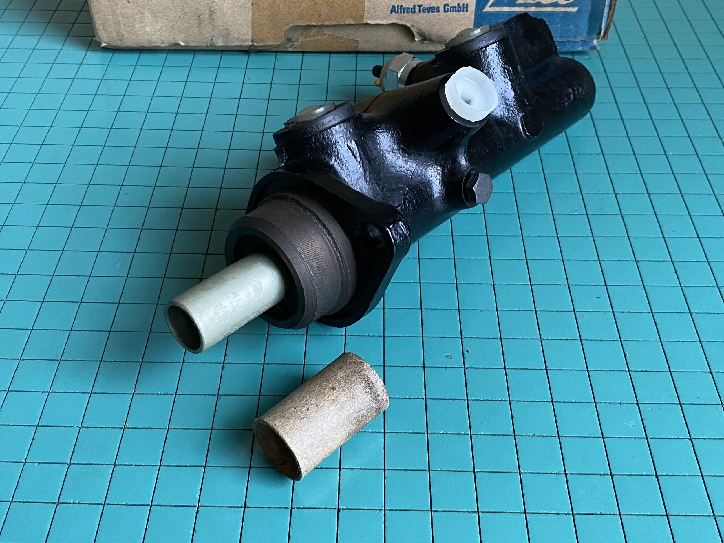 Mel（2/6 3:00まで） Amazon.com: A-Premium Brake Master Cylinder Compatible with