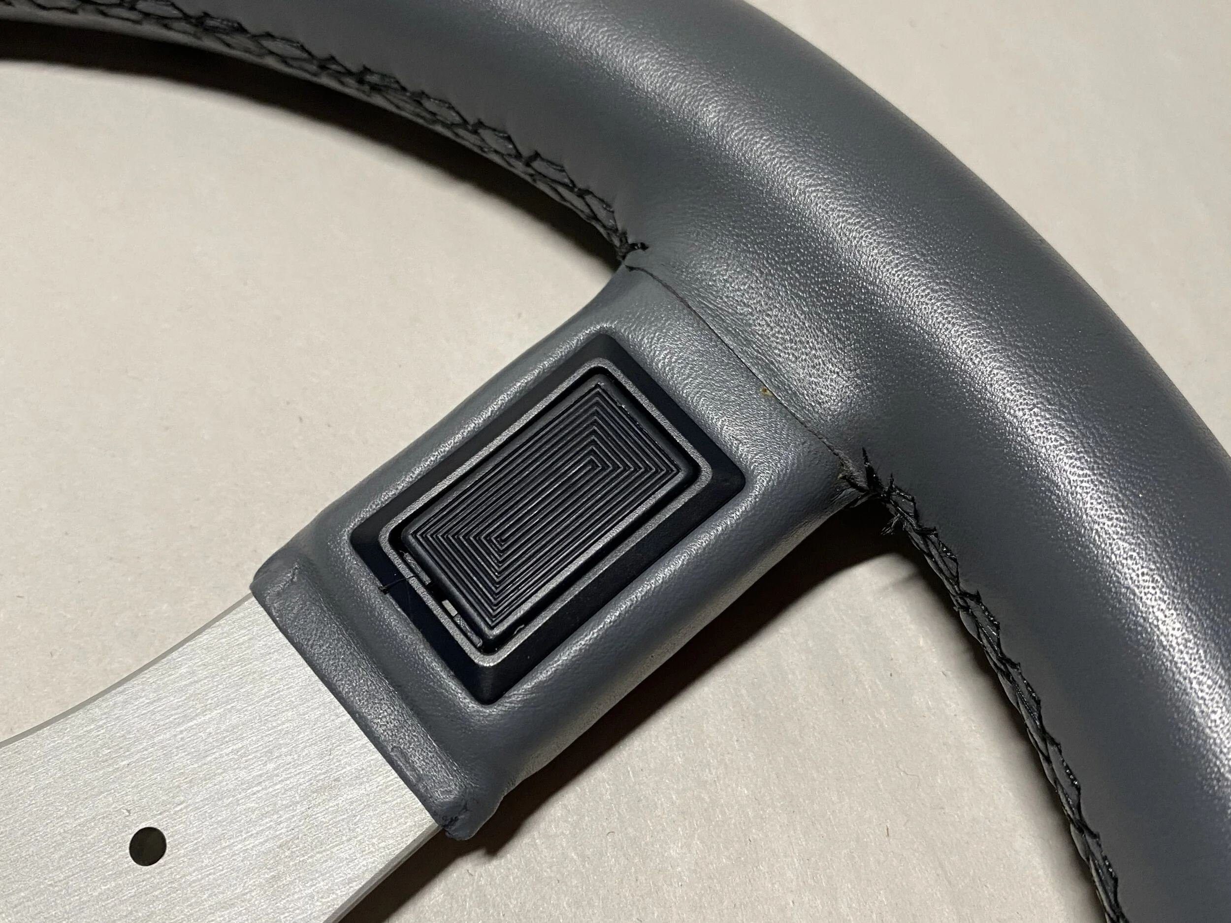 う*ー様 【当時物】italvolanti Formel ステアリング グレー NOS Grey Italvolanti Formel Steering Wheel / The Paddock