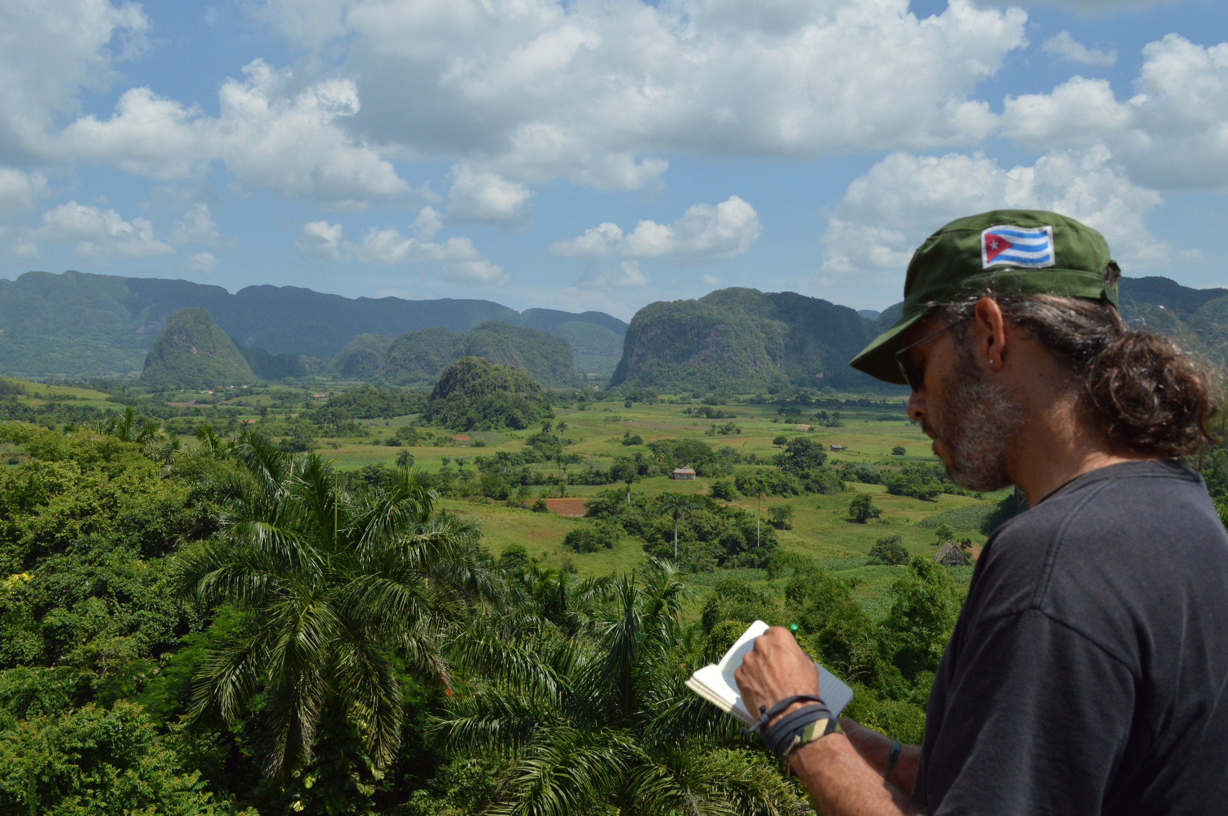 Breathtaking view from the Viñales Valley in the province of Pinar del Rio, Cuba | Magnífica vista del valle de Viñales. 
