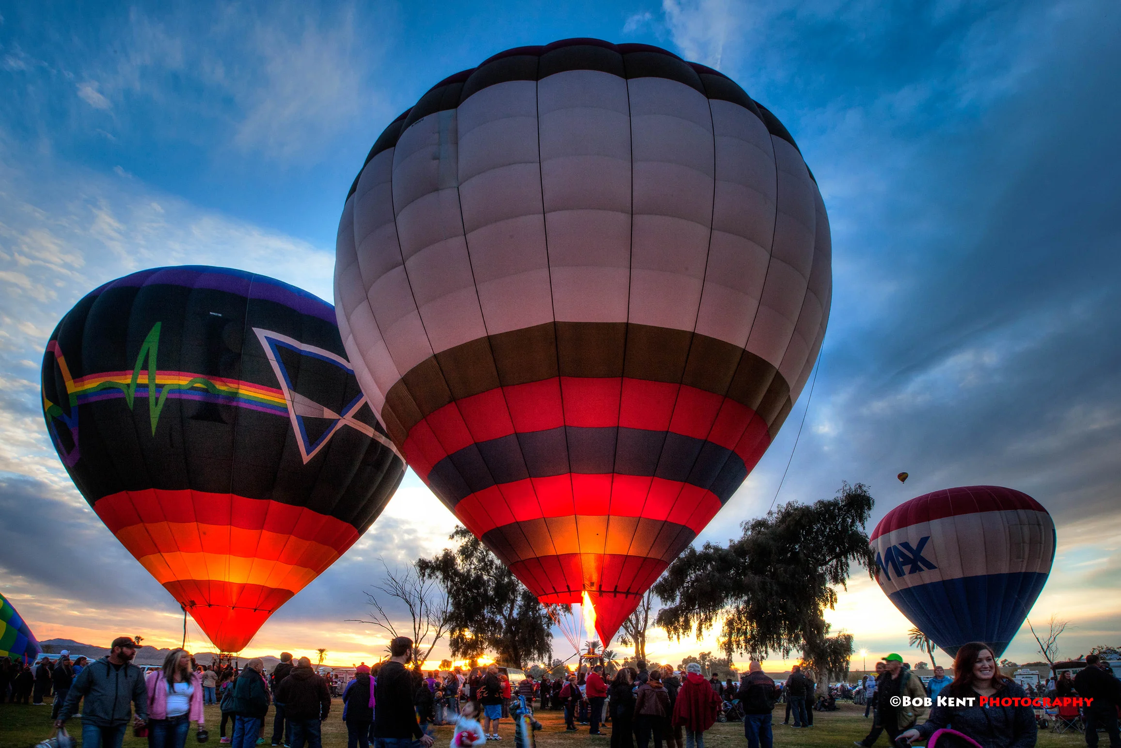 Can't keep my eyes from the circling skyTongue-tied and twisted, just an earth-bound misfit, I - Pink Floyd perfect description for these tethered balloons! 