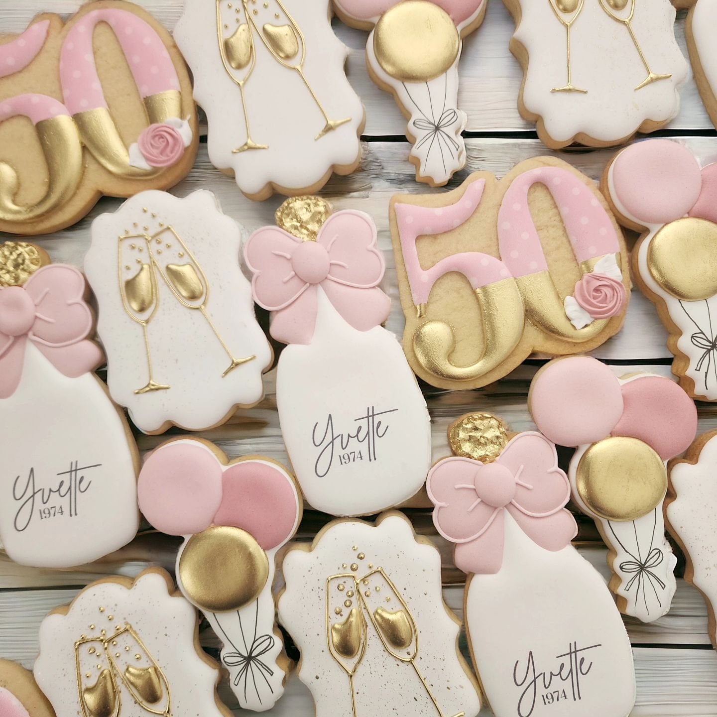 Check out these gorgeous pink and gold cookies I made for Yvette's 50th bash! 🎉

I had a blast crafting those champagne bottles; they're definitely a highlight. And that texture trick on top of the bottles? Too much fun!🍾

If you're planning an eve