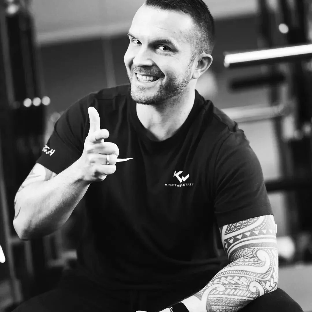 Fotoshooting @kraftwerkstatt_muc mit @beneruhdorfer & @ana.muc.77 & @andreaskoetterl
.
.
.
#portrait #photography #photographer #portraitphotography #shooting #businessportrait #munich #berlin #fitness #coach #nobaddays
