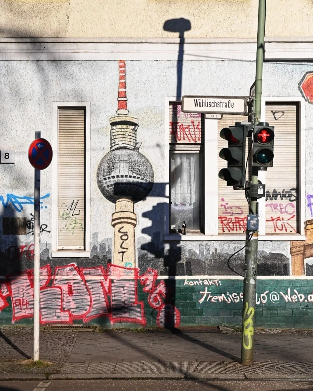 #winter #sonne #spaziergang #weihnachten #berlin #photographer #munich #photography #sunshine #streetphotography #goodvibes #nobaddays #funinthesun #travelingphotographer #traveller #travelphotography @pritika.parvati
