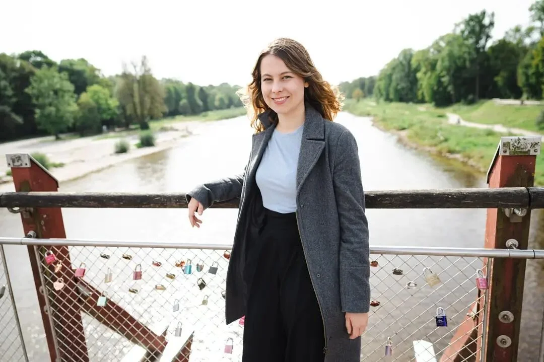 @jamila_anna von @die_gruenen fotografiert für @tonline.de - zwei Tage vor ihrer Wahl in den Deutschen Bundestag.
.
.
.
#portrait #portraitphotography #businessportrait #photography #photographer #munich #berlin #news #isar