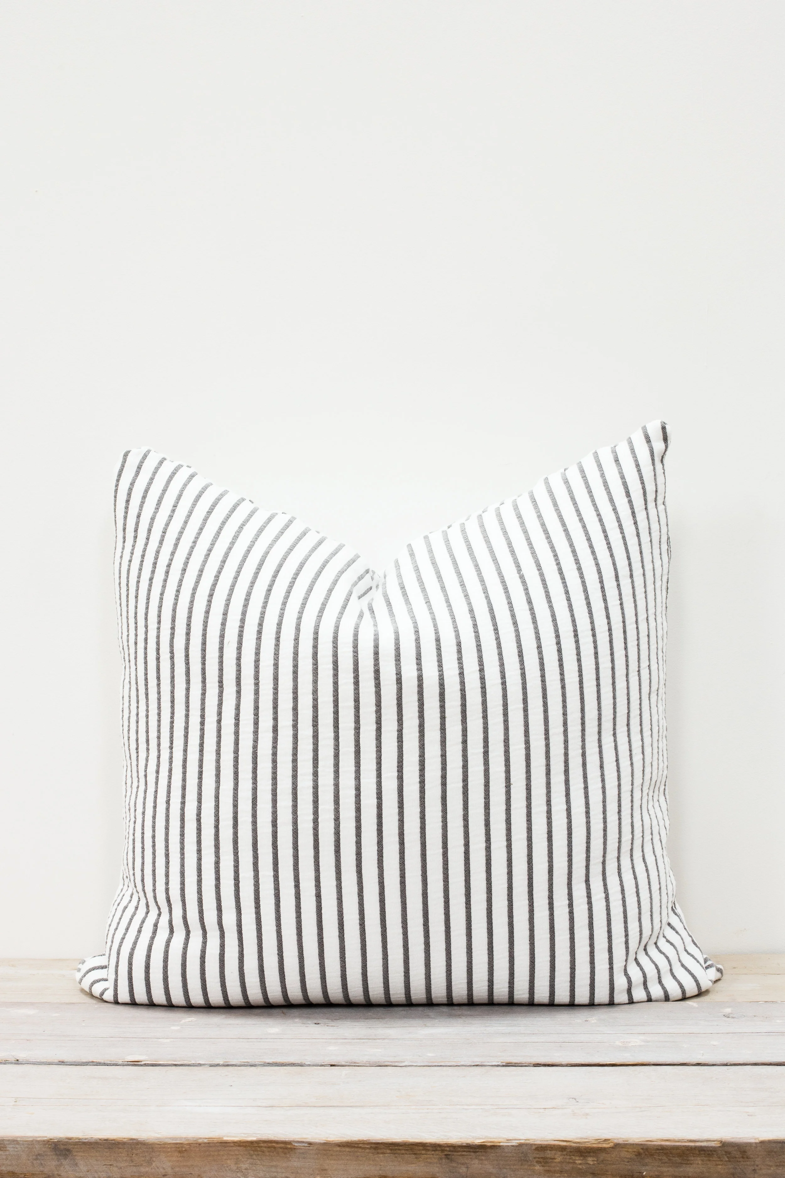 Hikari-Pillow-65x65cm-_-ALSO-Home-HR.jpg