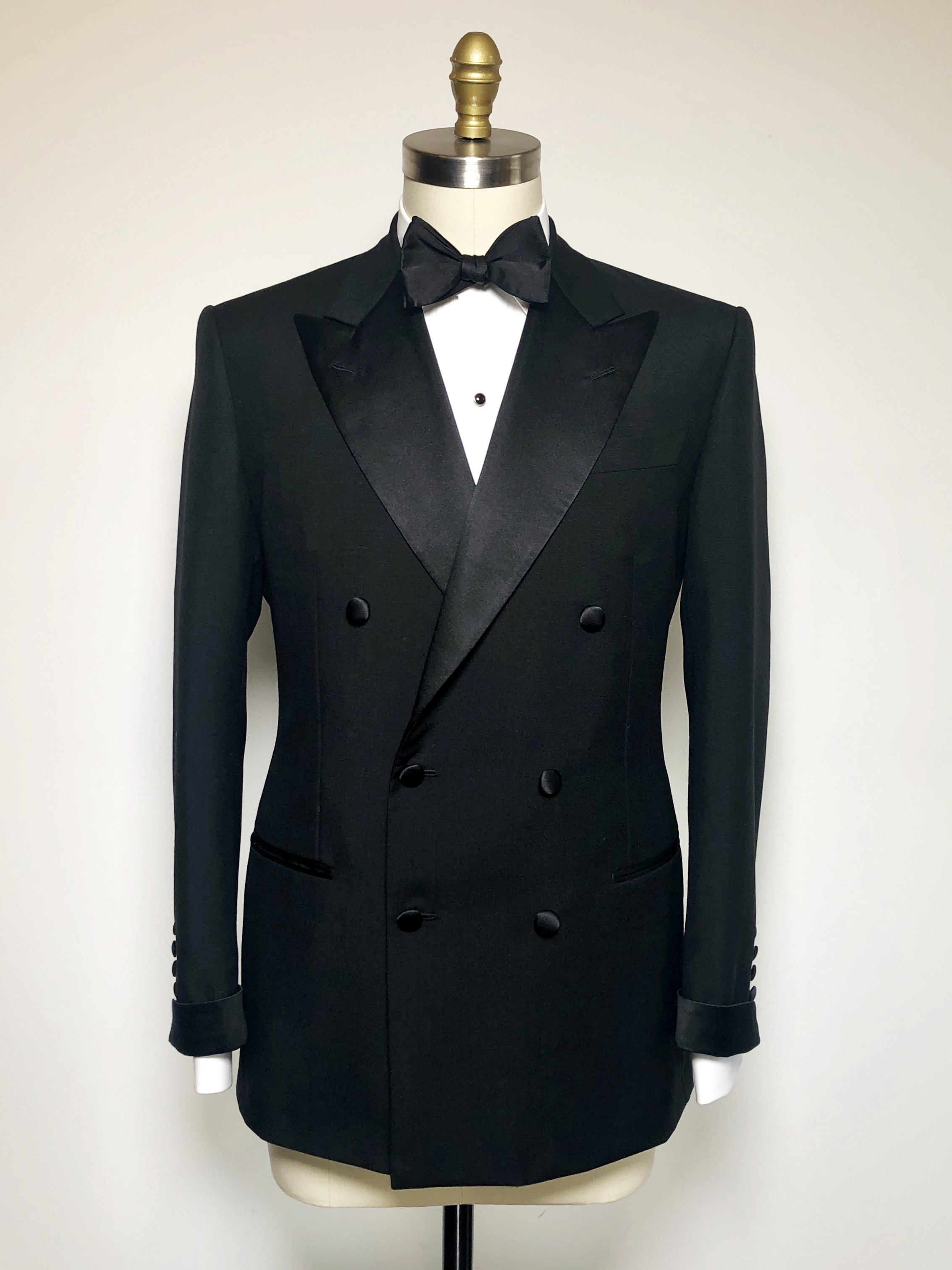 Reeves wide lapel dinner suit.jpg