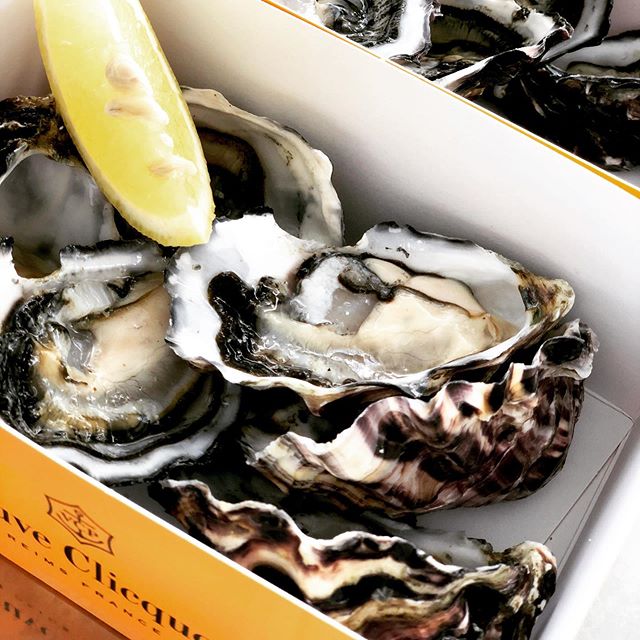SEAFOOD SUN☀️DAY SESSION 🦐 TODAY SUN 2 JUNE ‘19 🎶 LIVE MUSIC with Sean Martin 🍹 BAR opens at 3pm 😉 See you soon 👍🏼 —————————————————————
#barbadosportdouglas #seafoodsundaysession #martiniqueislandstyle #portdouglas #cocktailbar #marina #paradise #luxury #style #interiordesign #bar #restaurant #alcohol #food #wine #cocktails #champagne #travel #instatravel #barbadosstyle #crystalbrooksuperyachtmarina #greatbarrierreef #daintreenationalpark #discoverfnq #thisisqueensland #queensland #exploreaustralia #australia #home