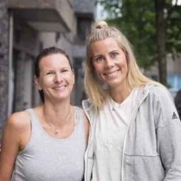 Hanne Åsmundsen Underviser Absolute Hot Yoga (200 RYT Absolute Hot Yoga ACADEMY) BikramStyle Yin (200 RYT) Hanne elsker Hot Yoga. Det skinner i gjennom på alle timene hennes. I tillegg til å undervise i Hot Yoga underviser hun også i Yin. 