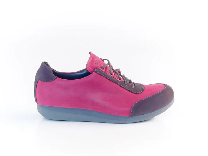 ©snique_handgemacht__sneakers_massschuhe_flexible_.jpg