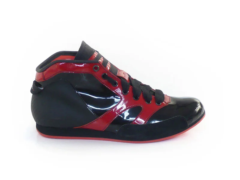 ©snique_handgemacht__sneakers_massschuhe_lackleder.jpg
