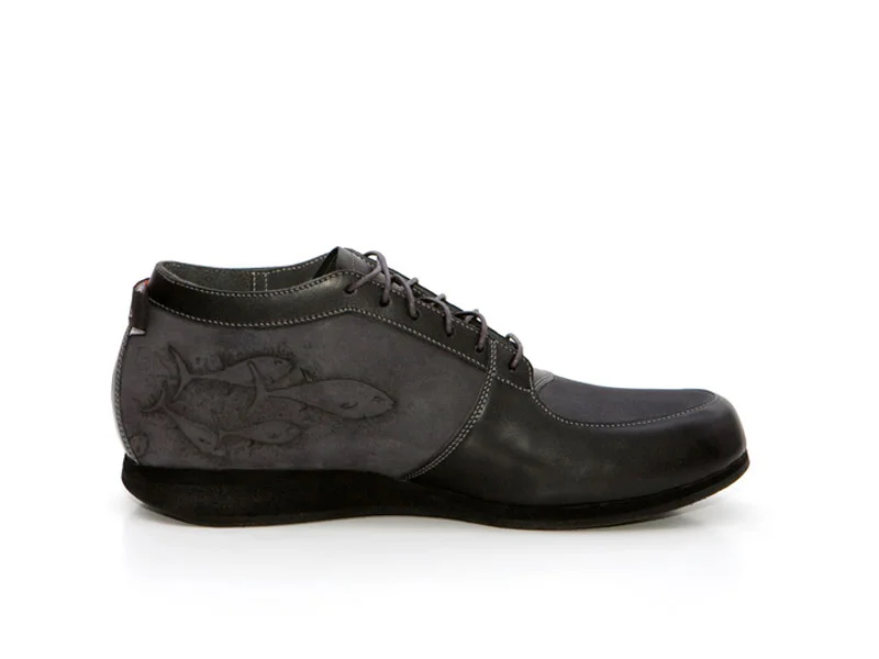 ©snique_handgemacht__sneakers_massschuhe_taetowiert_nubukleder.jpg