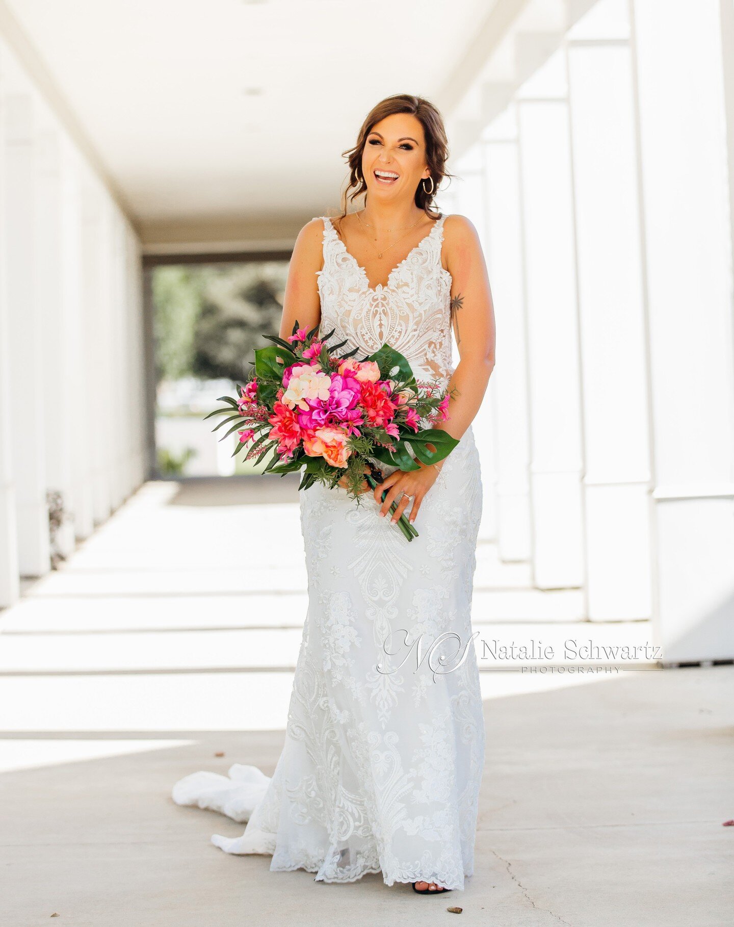 MA'AM...the AUDACITY to look this dang good. Excuse me while I wipe the drool off my keyboard. 

#bride #jacksonvillephotographer #jacksonvillebride #Jacksonvillewedding #weddingdress #authenticlove #southernbride #Myrtlebeach #bohowedding #southernb