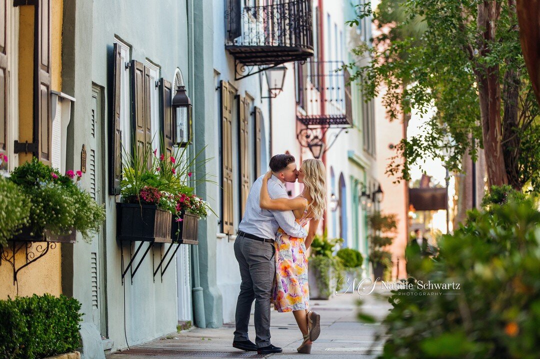 Smoochin' on Rainbow Row! 

#charleston #rainbowrow #engagementincharleston