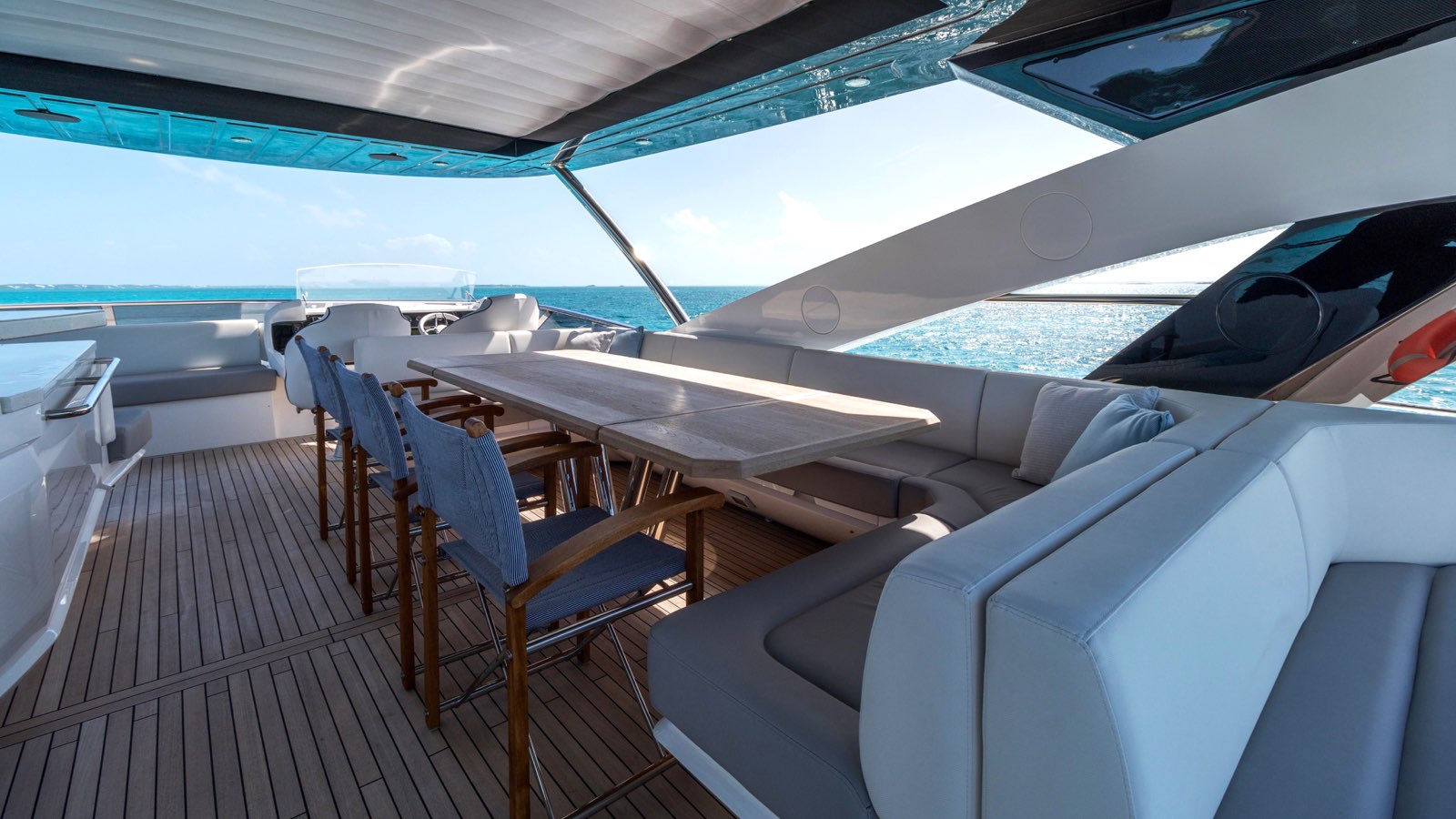 Enterprise_charter_yacht_iyc_flybridge_dining.jpeg