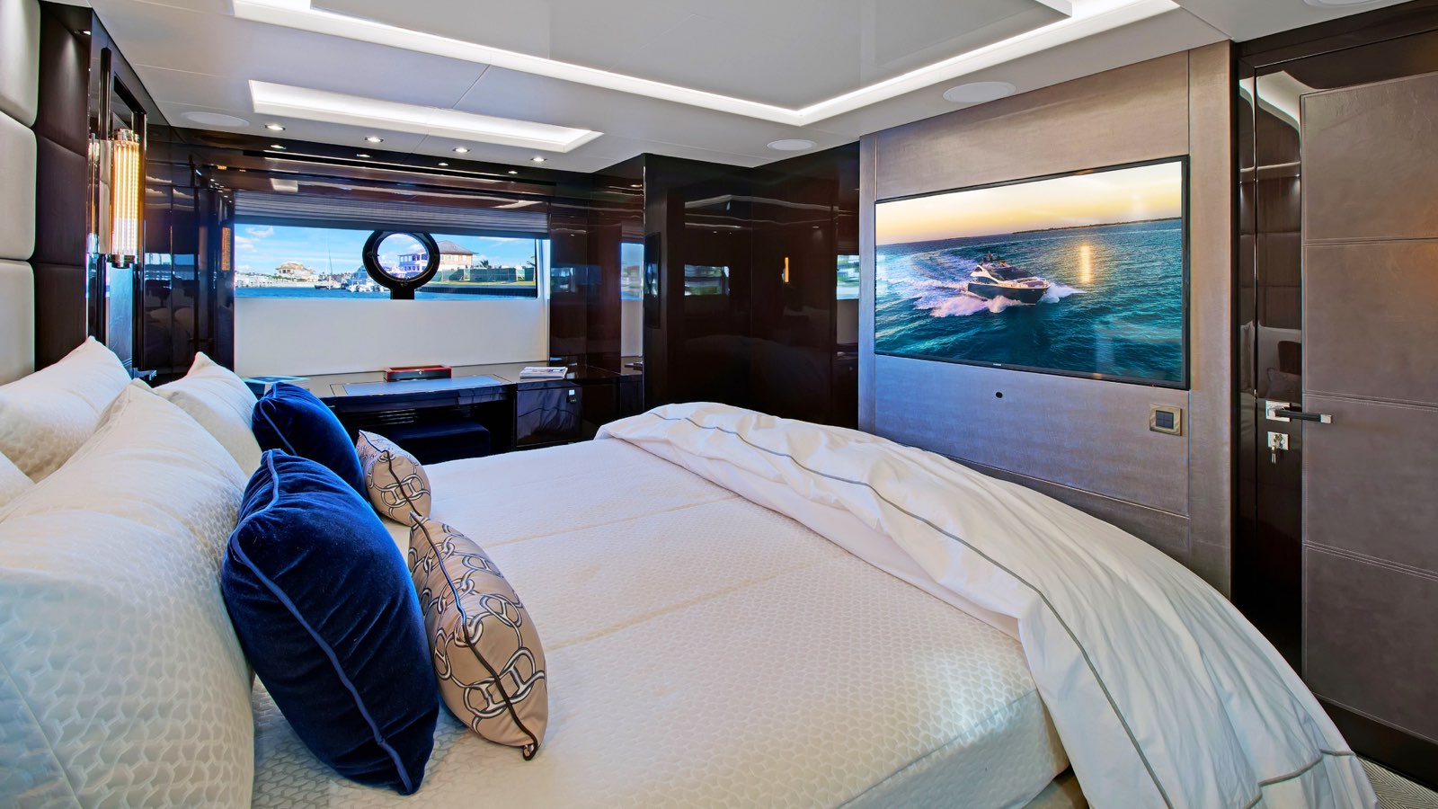 Enterprise_charter_yacht_iyc_interior_master_1.jpeg