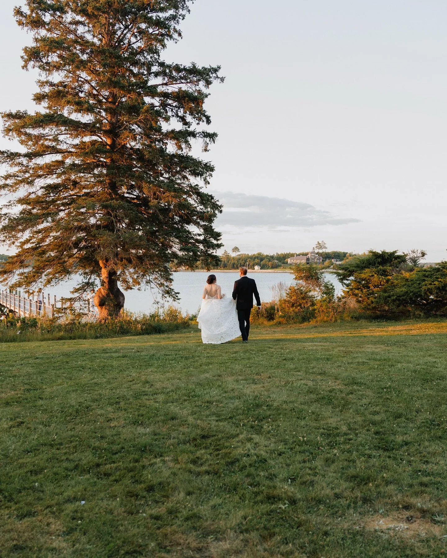 Filed under: Pieces of time from an incredible day we&rsquo;ll always remember.
.
Claire &amp; Owen | Mahone Bay, 2025
.
Team:
.
Venue: Private residence, Mahone Bay
Planning: @detailseventstudio
Photographers: @dave_and_pring
Florals: @garlandsandfl