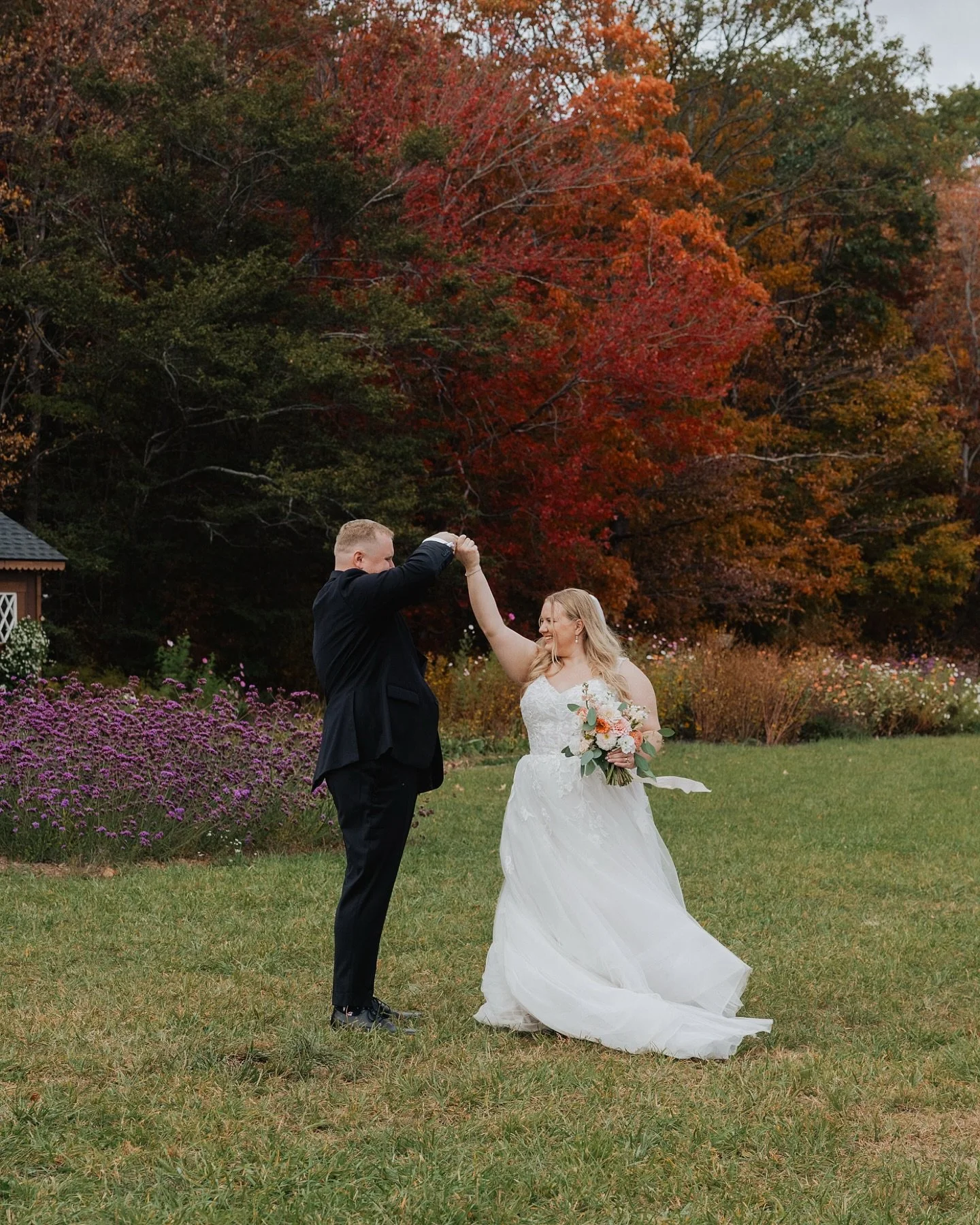 It&rsquo;s finally October, easily one of our favorite months of the year! So many things to celebrate, so many things to be thankful for.
.
Starting it off by sharing our first fall wedding of the season &mdash; a lovely friend and co-worker of ours