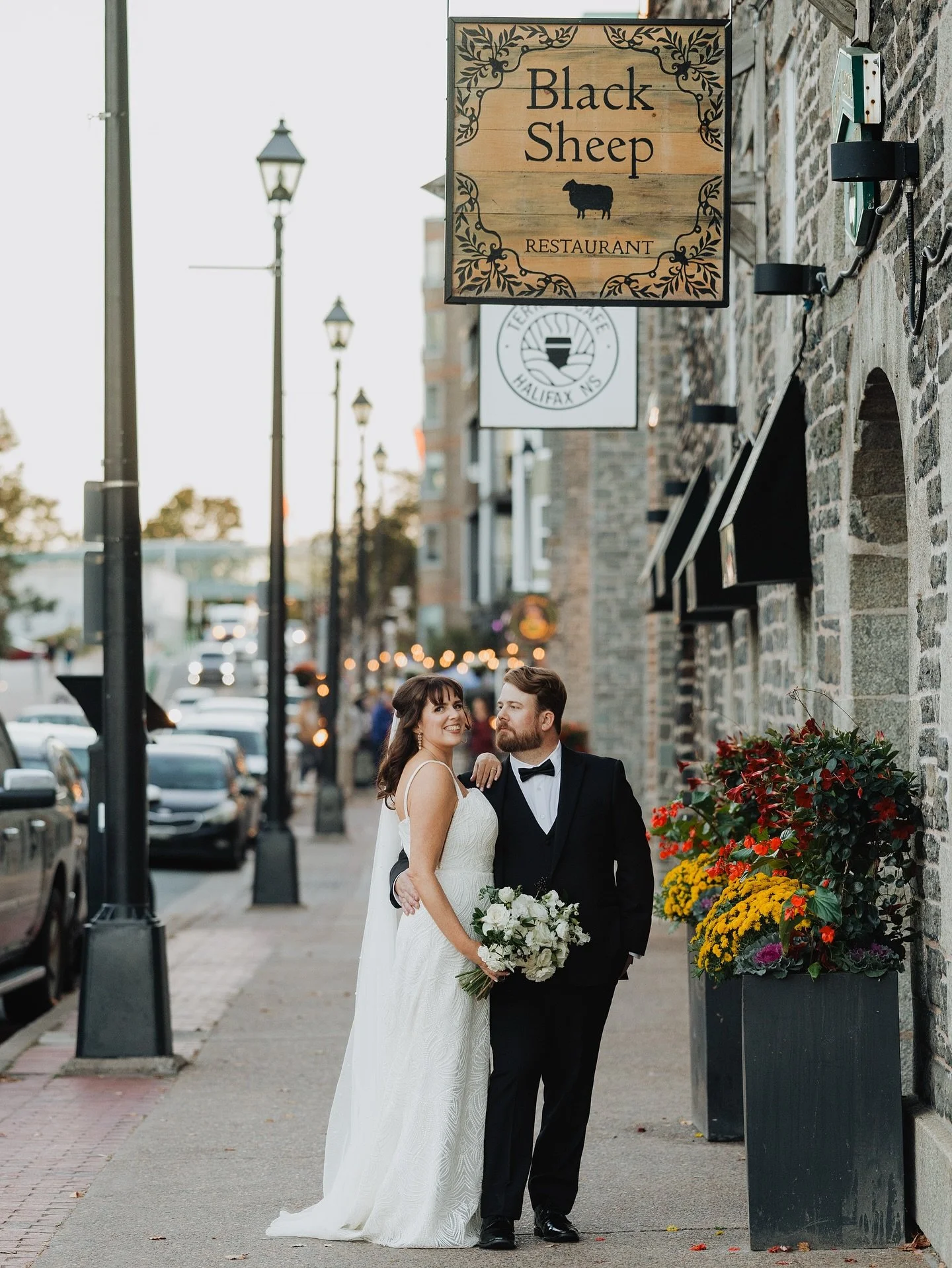 Last weekend, with Kendra &amp; John, back at the place that&rsquo;s very special to them &mdash; @blacksheephfx.
.
Team:
.
Venue: @blacksheephfx 
Planning &amp; coordination: Morgan of @blacksheephfx ; @pineapple_eventworks 
Photographers: @dave_and