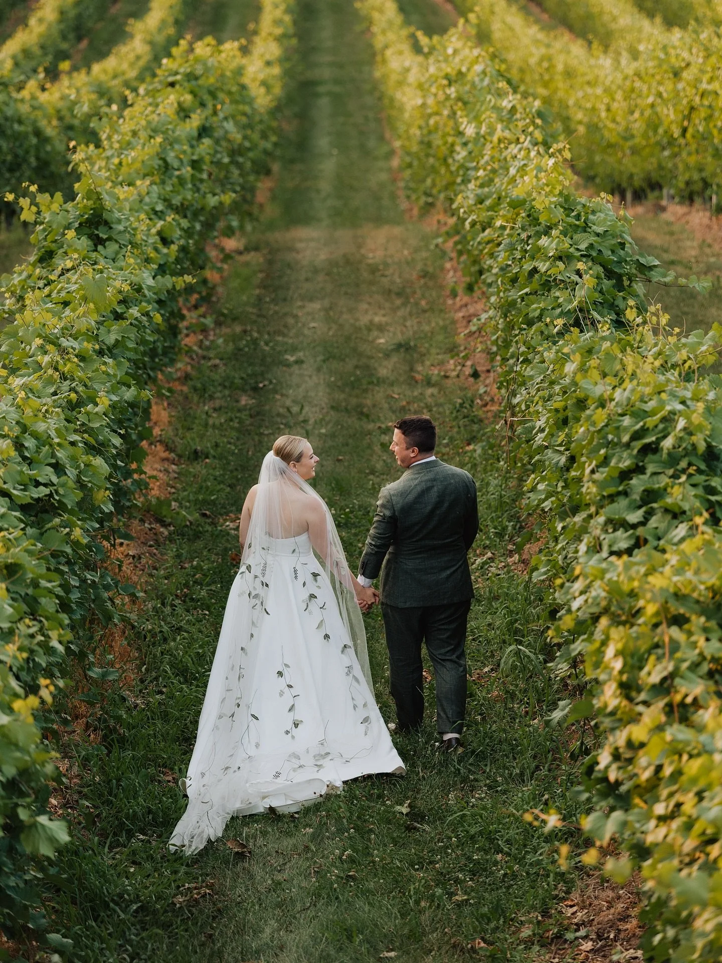 The dreamiest sunset at Planters Ridge Winery with Jen &amp; Iain.
.
Setting aside some time for sunset portraits with your person is always a good idea.
.
Team:
.
Venue: @planters.ridge
Planning: @forevermoreweddingco
Photographers: @dave_and_pring
