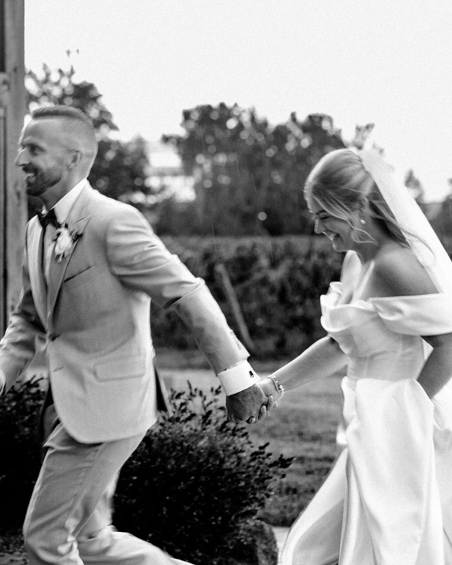 We are back from our trip and ready to share more incredible moments from this year, as promised! Starting off with a few favorites from Victoria &amp; Jordan&rsquo;s wedding last summer at Lightfoot and Wolfville Vineyards.
.
Honoured to have captur