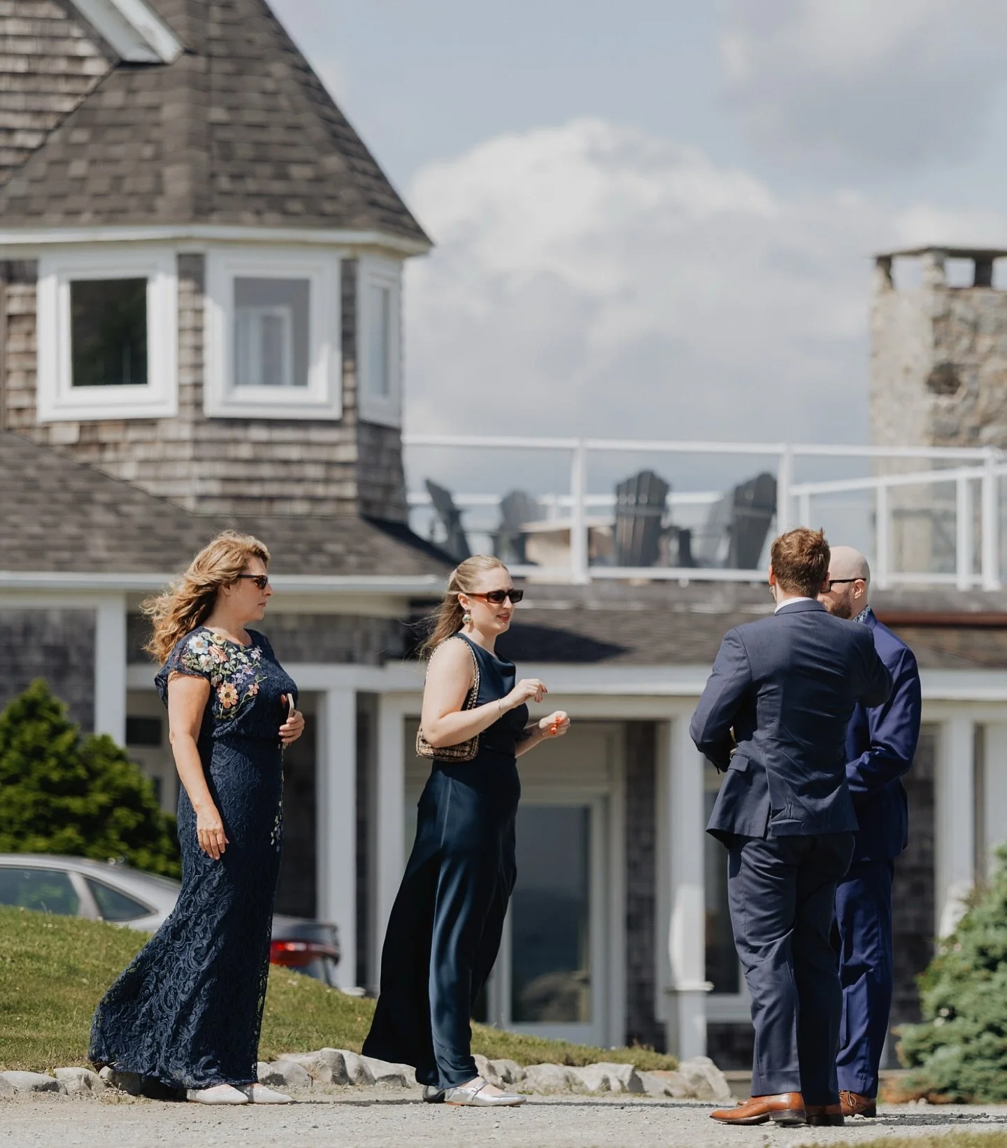 A sea of blue.
.
What happens when your guests understand the assignment. 👗🌊👔🥿
.
Venue: @bullpointestate >> very excited to be back here for a couple of weddings this season!